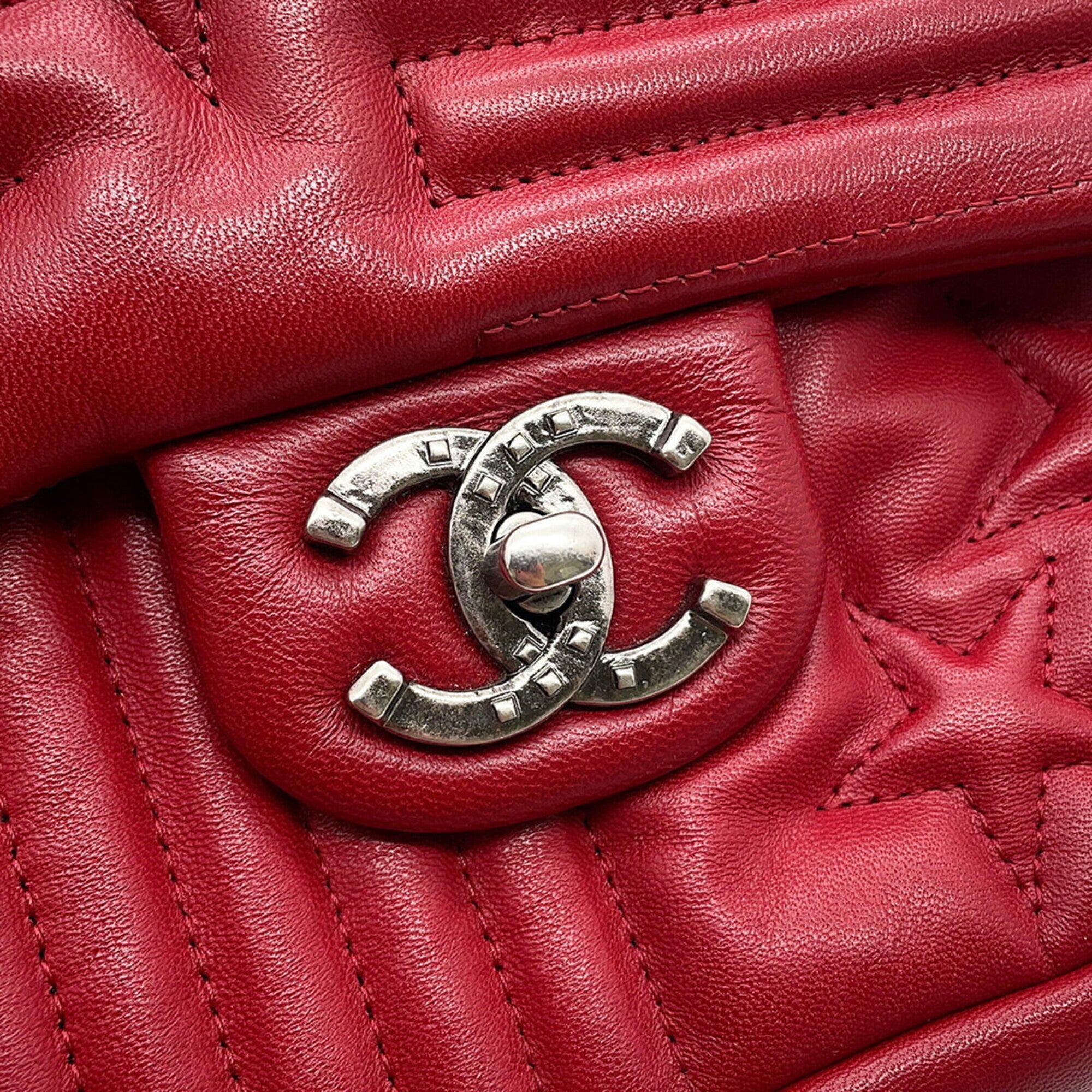 Chanel Red Color Leather Shoulder Bag (Pre-Owned)