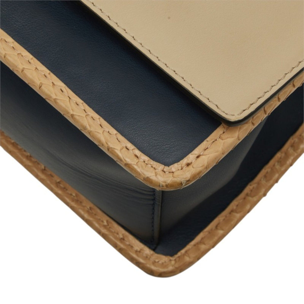 Fendi Beige Navy Leather Shoulder Bag (Pre-Owned)