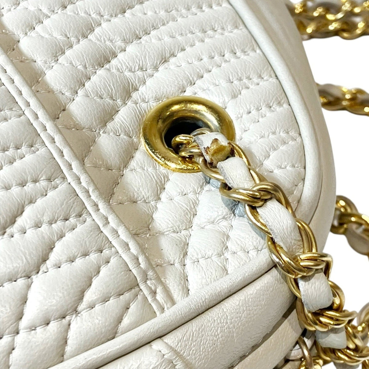 Bally White Leather Shoulder Bag (Pre-Owned)