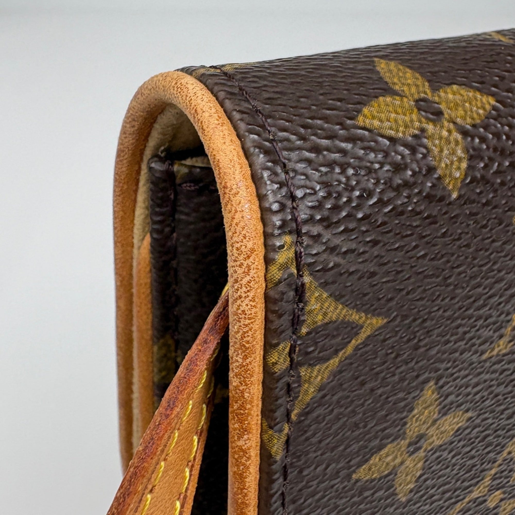 Louis Vuitton Brown Monogram Monogram Clutch Bag Pochette Shoulder Bag (Pre-Owned)