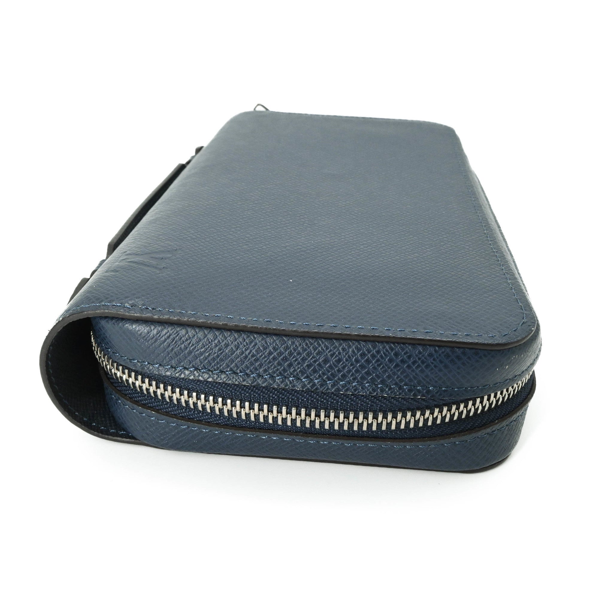 Louis Vuitton Taiga Navy Blue Taiga Leather Long Wallet (Bi-Fold) (Pre-Owned)