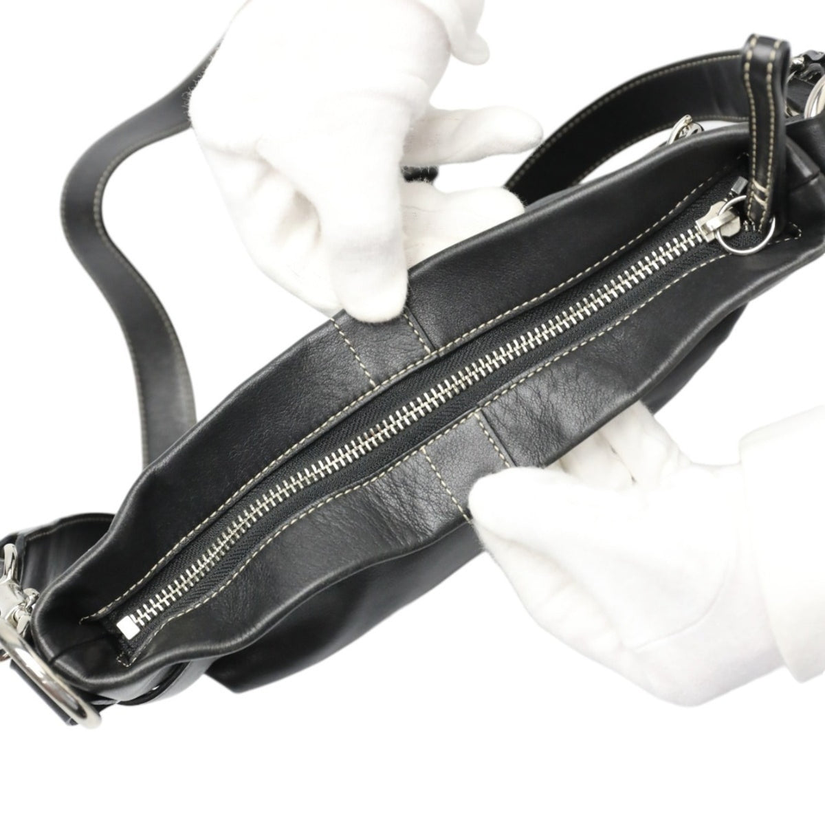 Coach Black Leather Shoulder Bag (Pre-Owned)
