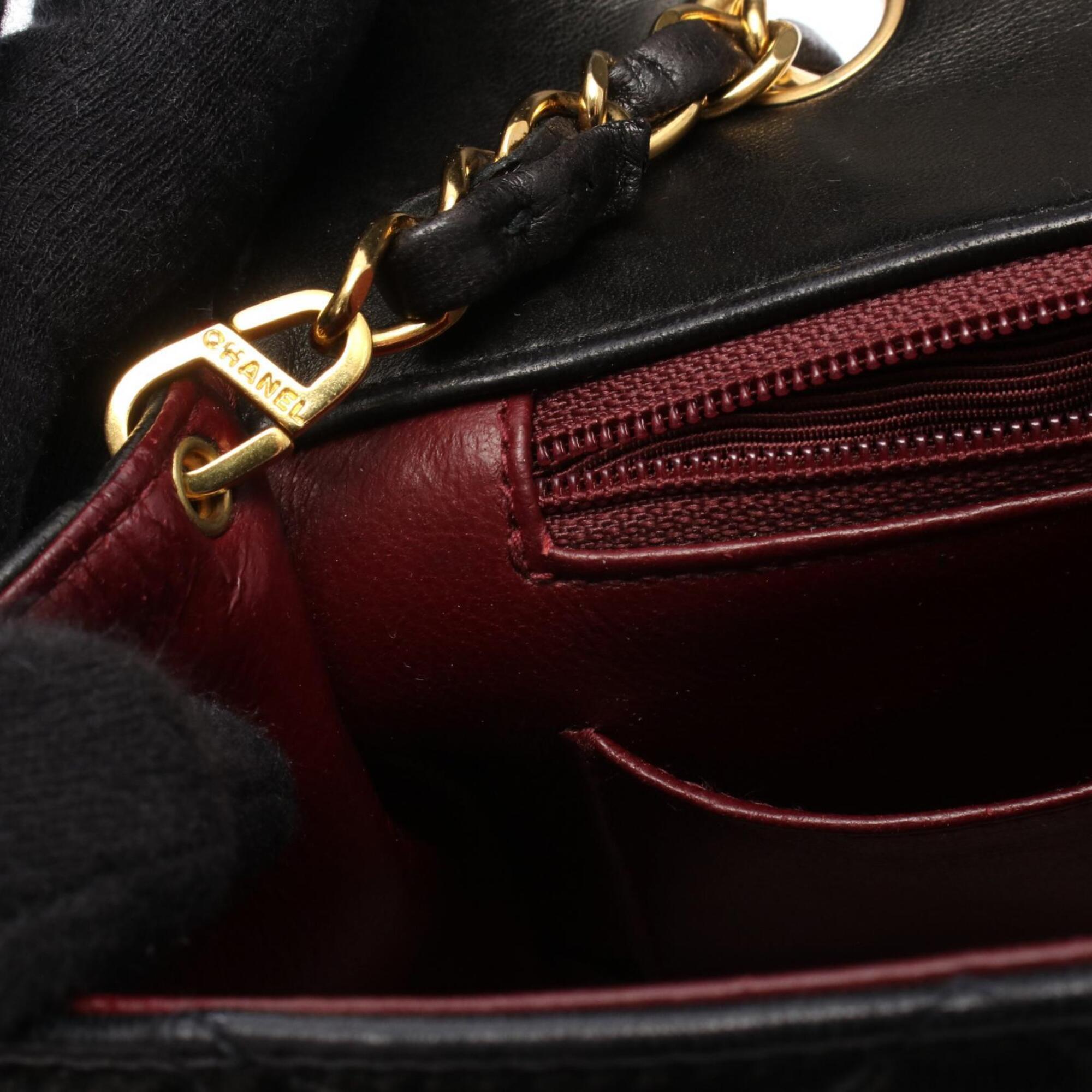 Chanel Black Leather Handbag Shoulder Bag (Pre-Owned)