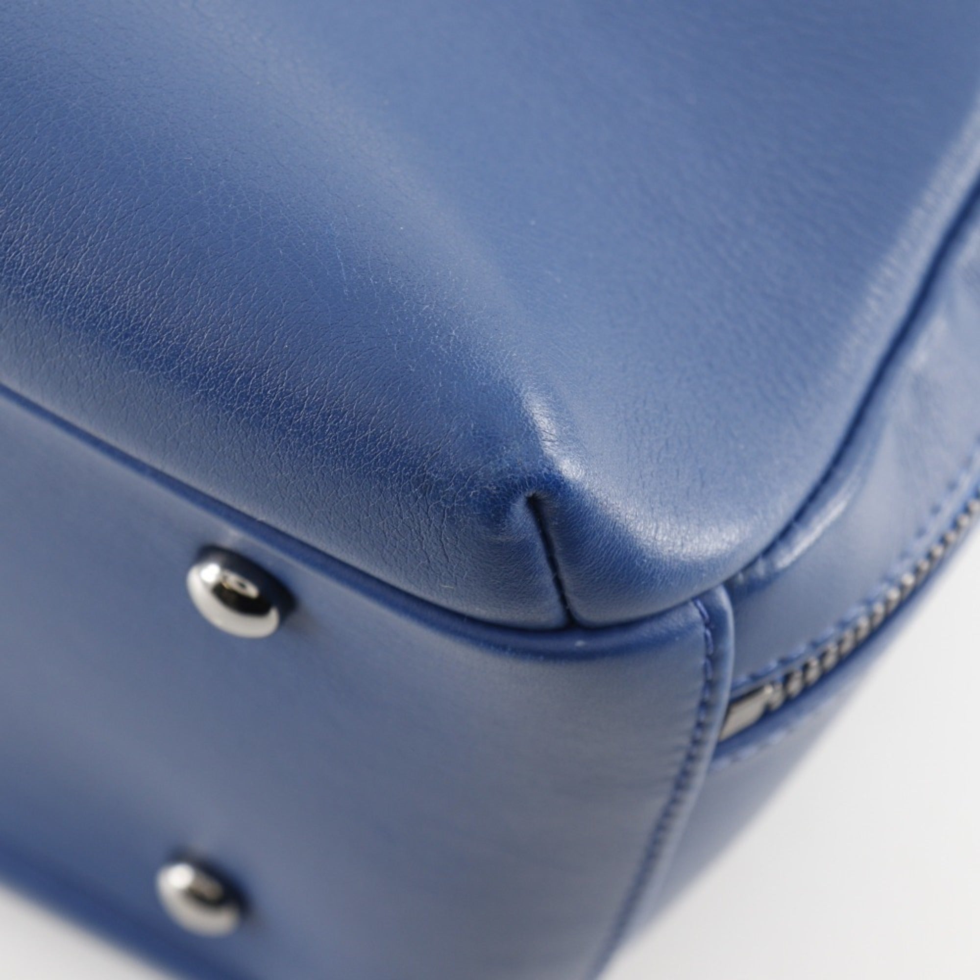 Chanel Blue Leather Handbag (Pre-Owned)