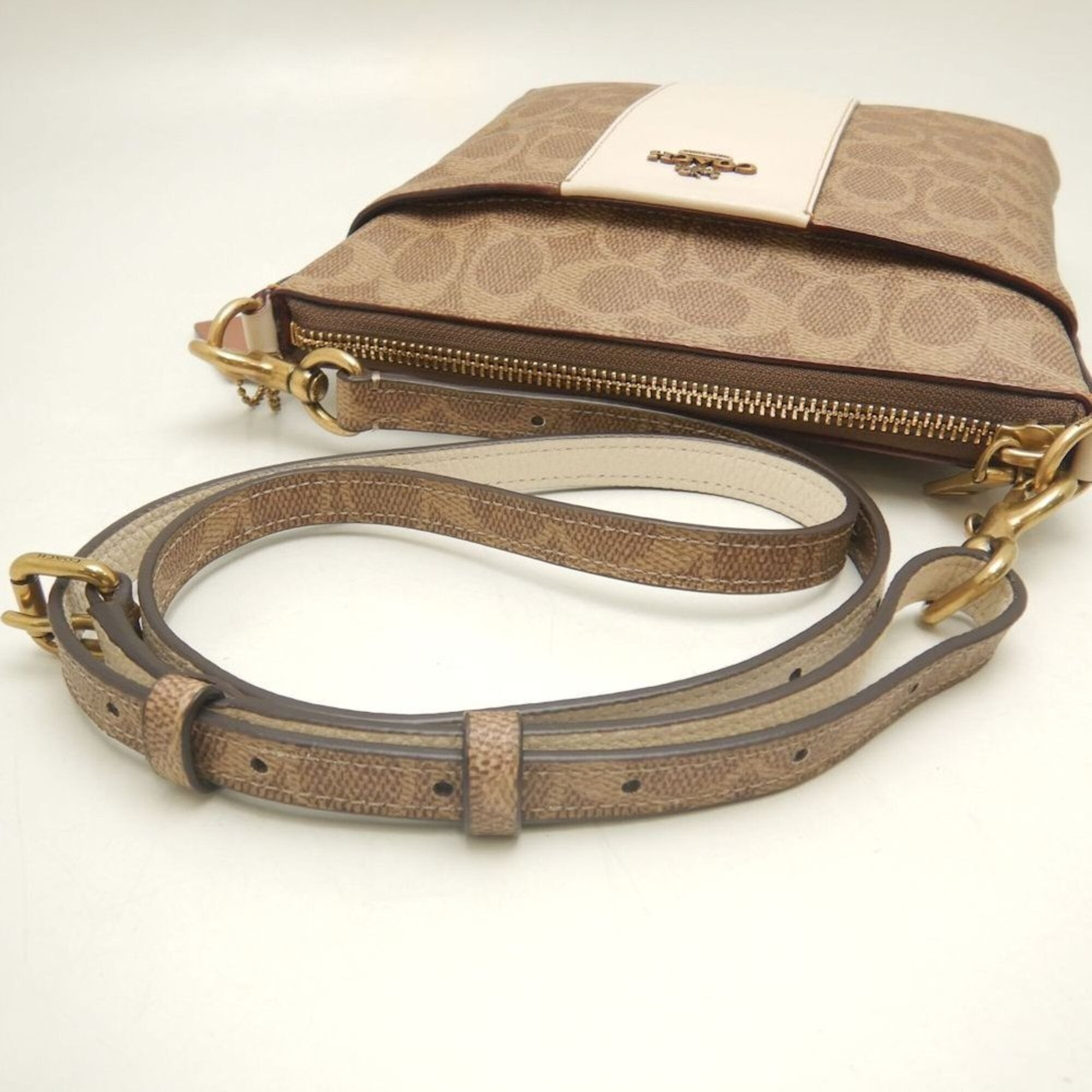 Coach Beige Coated Canvas Shoulder Bag (Pre-Owned)