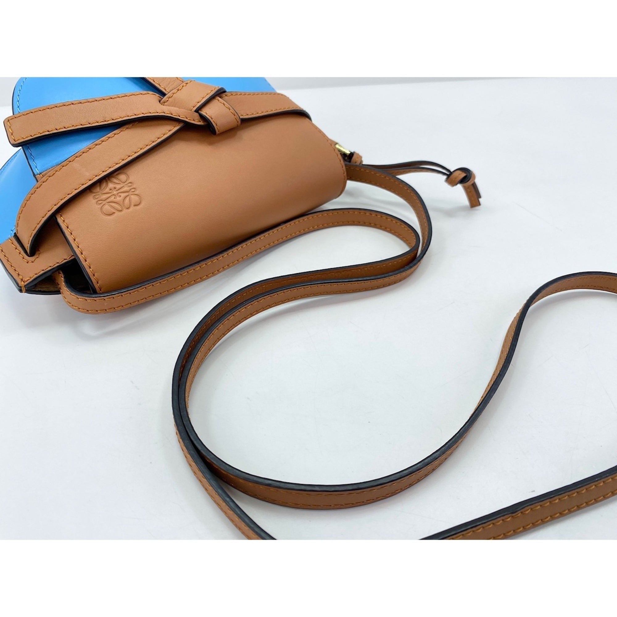 Loewe Brown Leather Shoulder Bag (Pre-Owned)