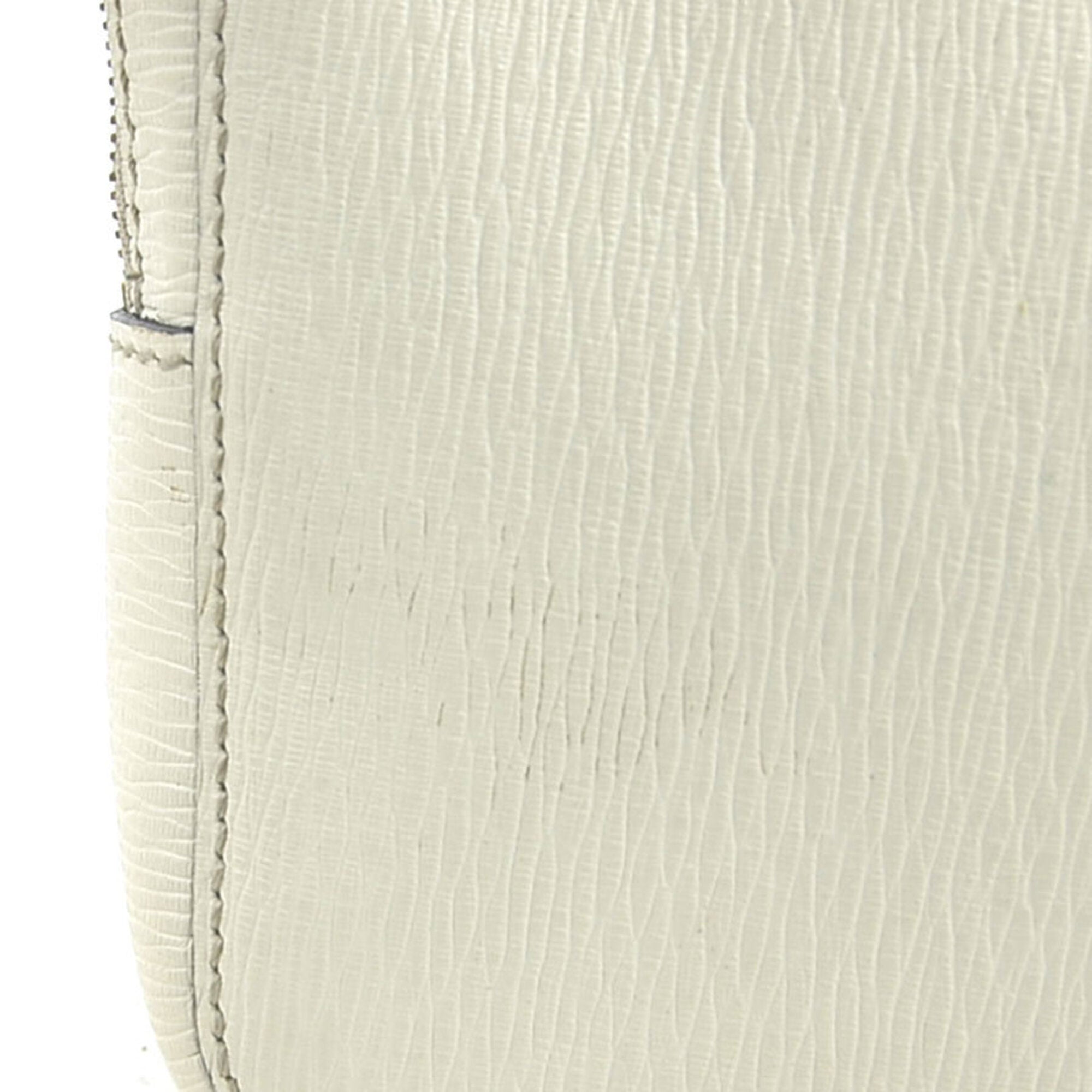 Salvatore Ferragamo Ivory Leather Clutch Bag (Pre-Owned)