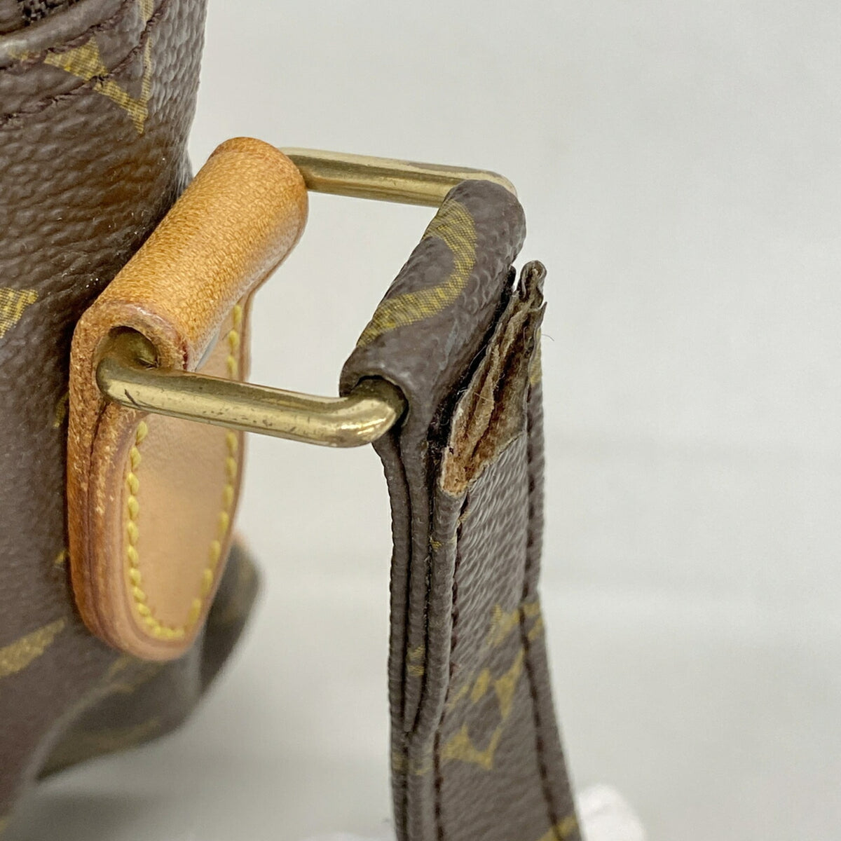 Louis Vuitton Brown Shoulder Bag (Pre-Owned)