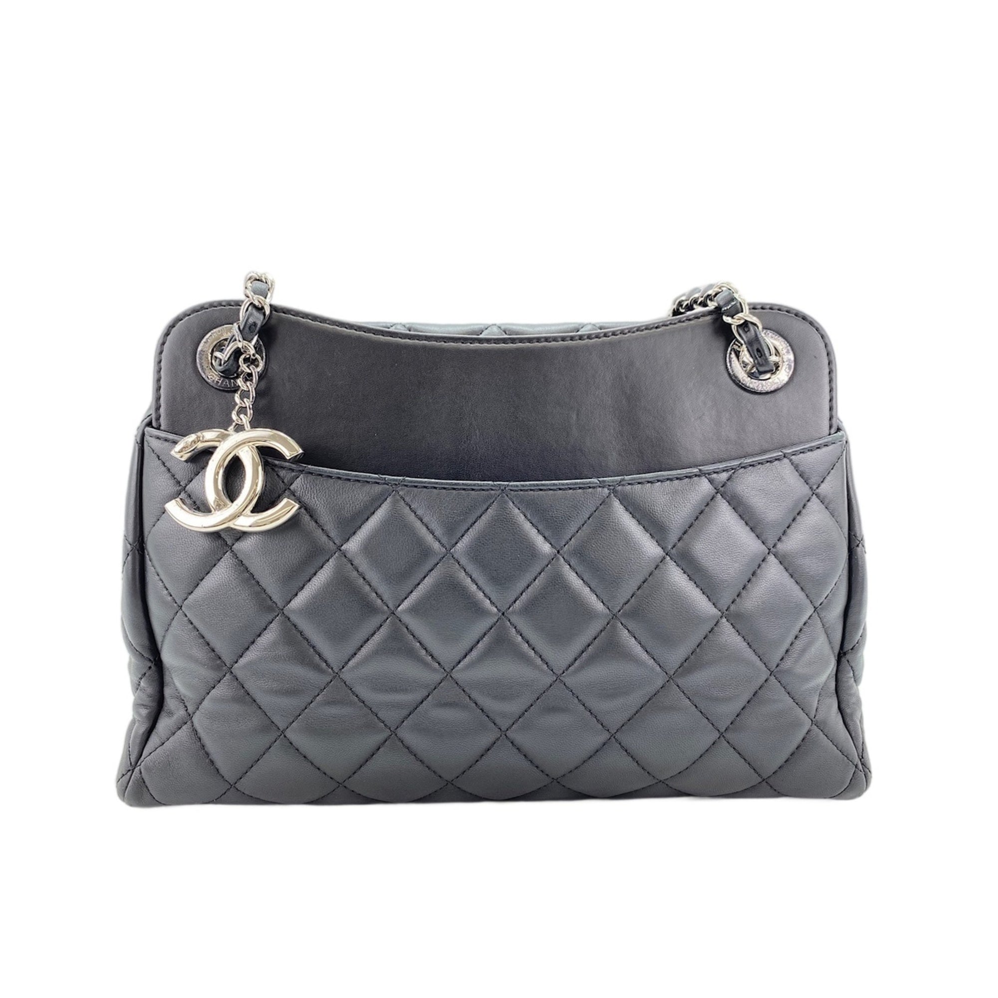 Chanel Black Shoulder Bag (Pre-Owned)