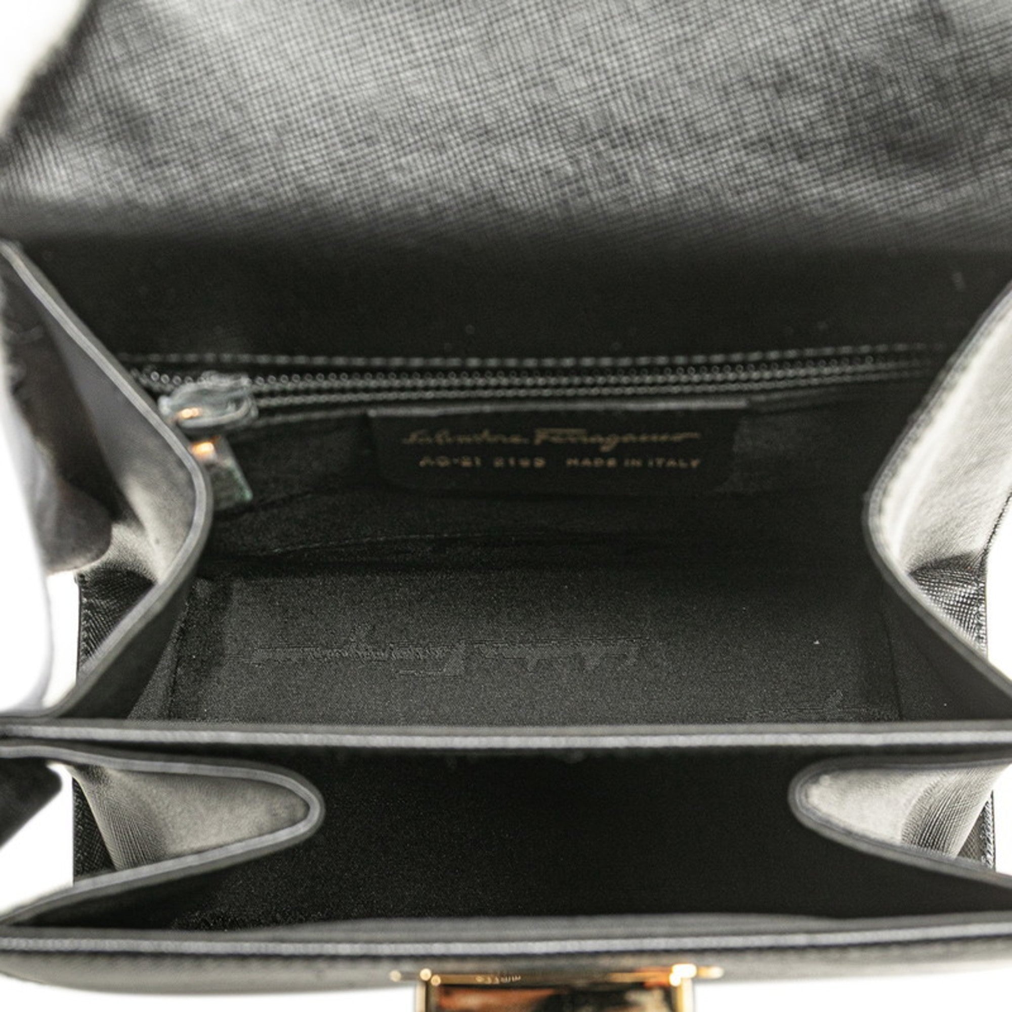 Salvatore Ferragamo Gancini Black Leather Handbag Shoulder Bag (Pre-Owned)