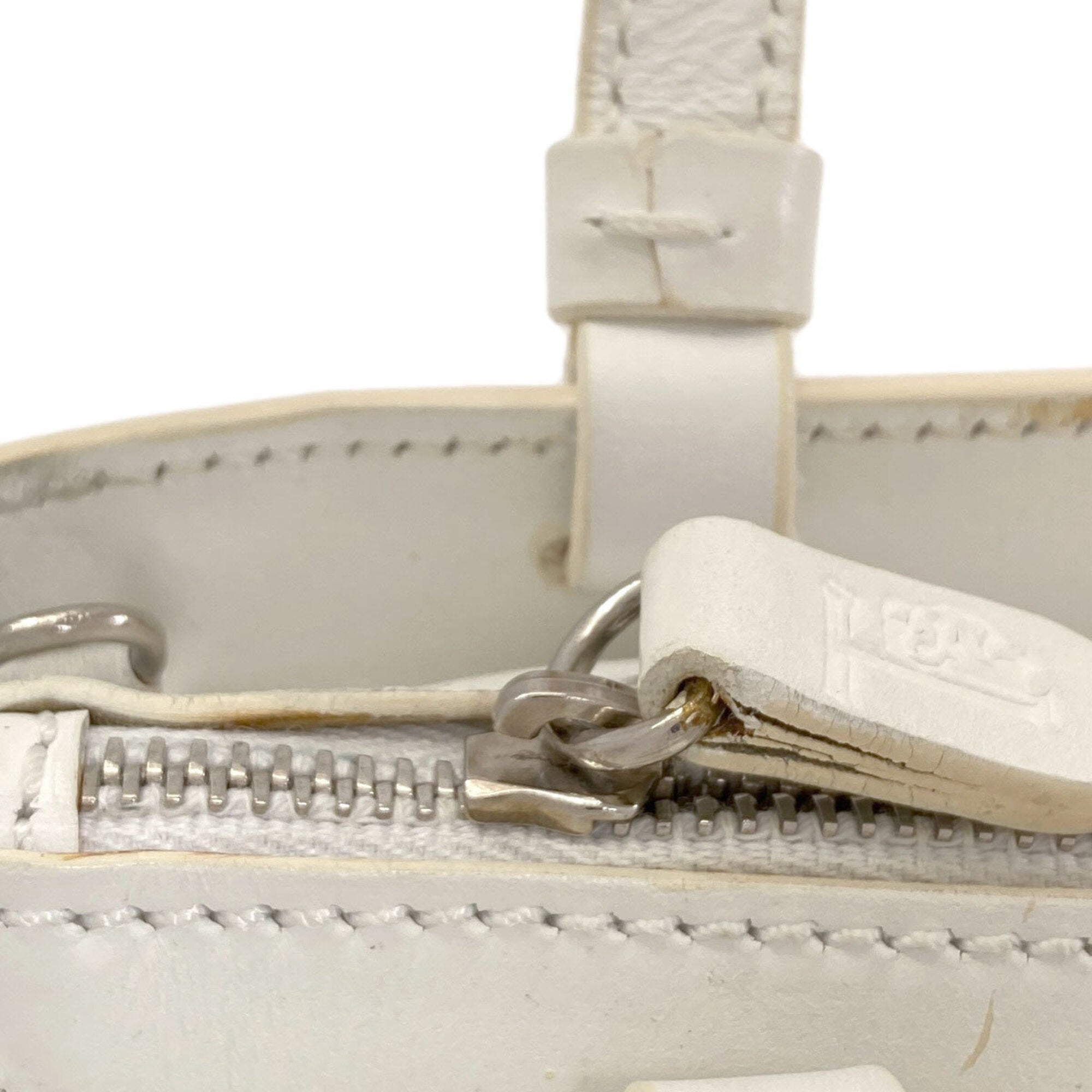 Tod's White Leather Handbag (Pre-Owned)