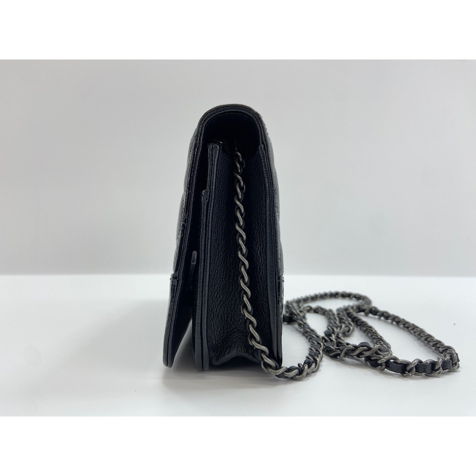 Chanel Black Shoulder Bag (Pre-Owned)