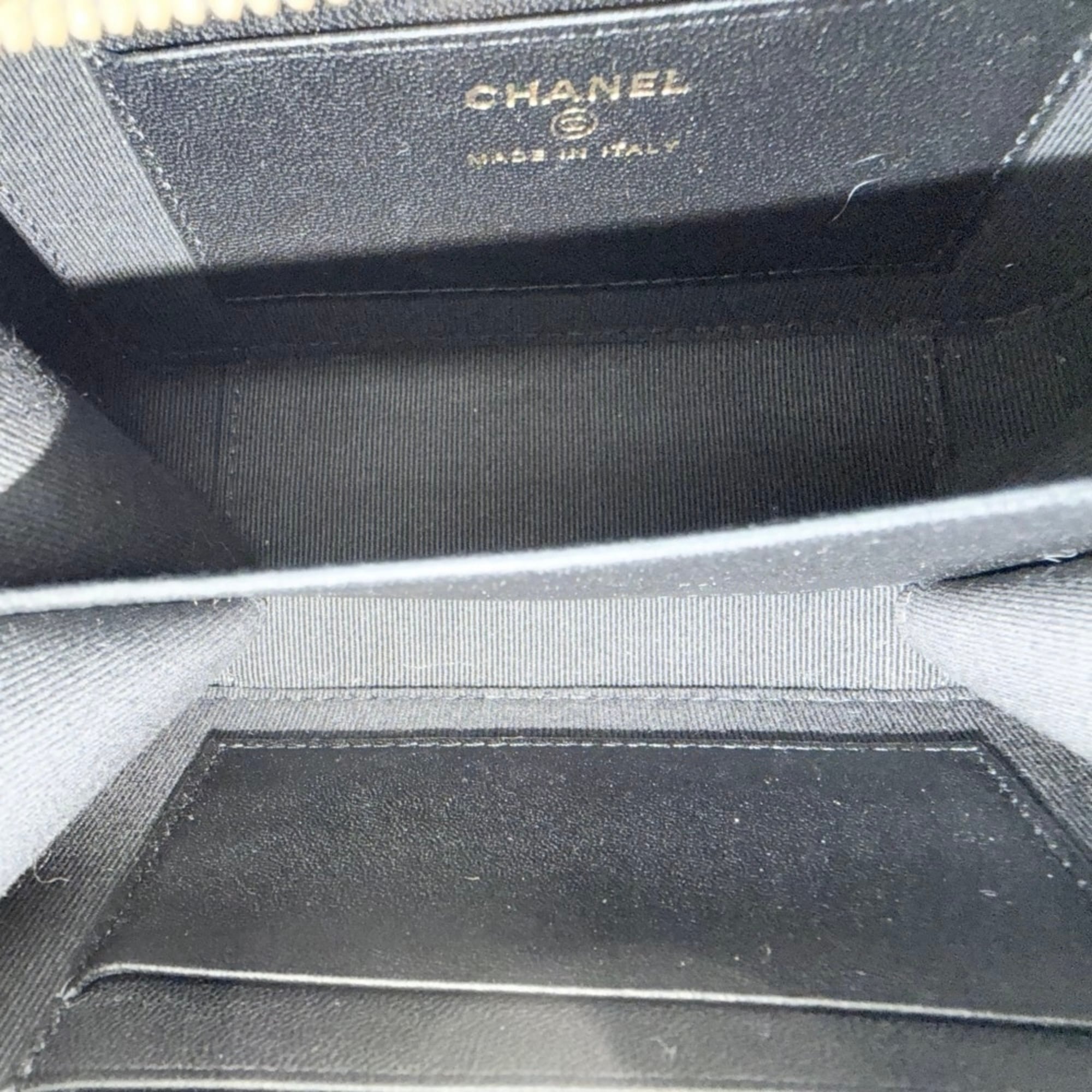 Chanel Matelasse Black Leather Pochette Shoulder Bag (Pre-Owned)