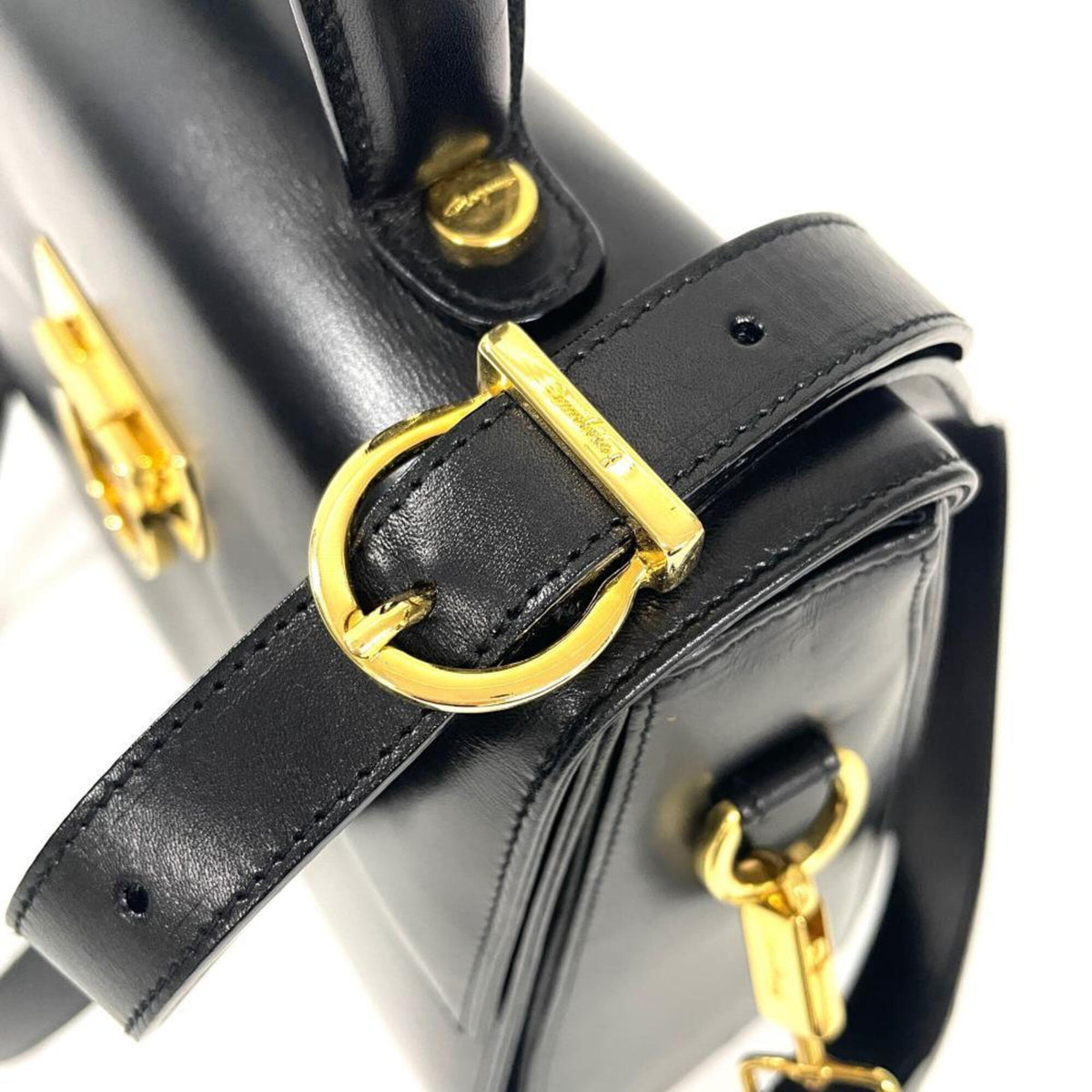 Salvatore Ferragamo Black Leather Handbag (Pre-Owned)