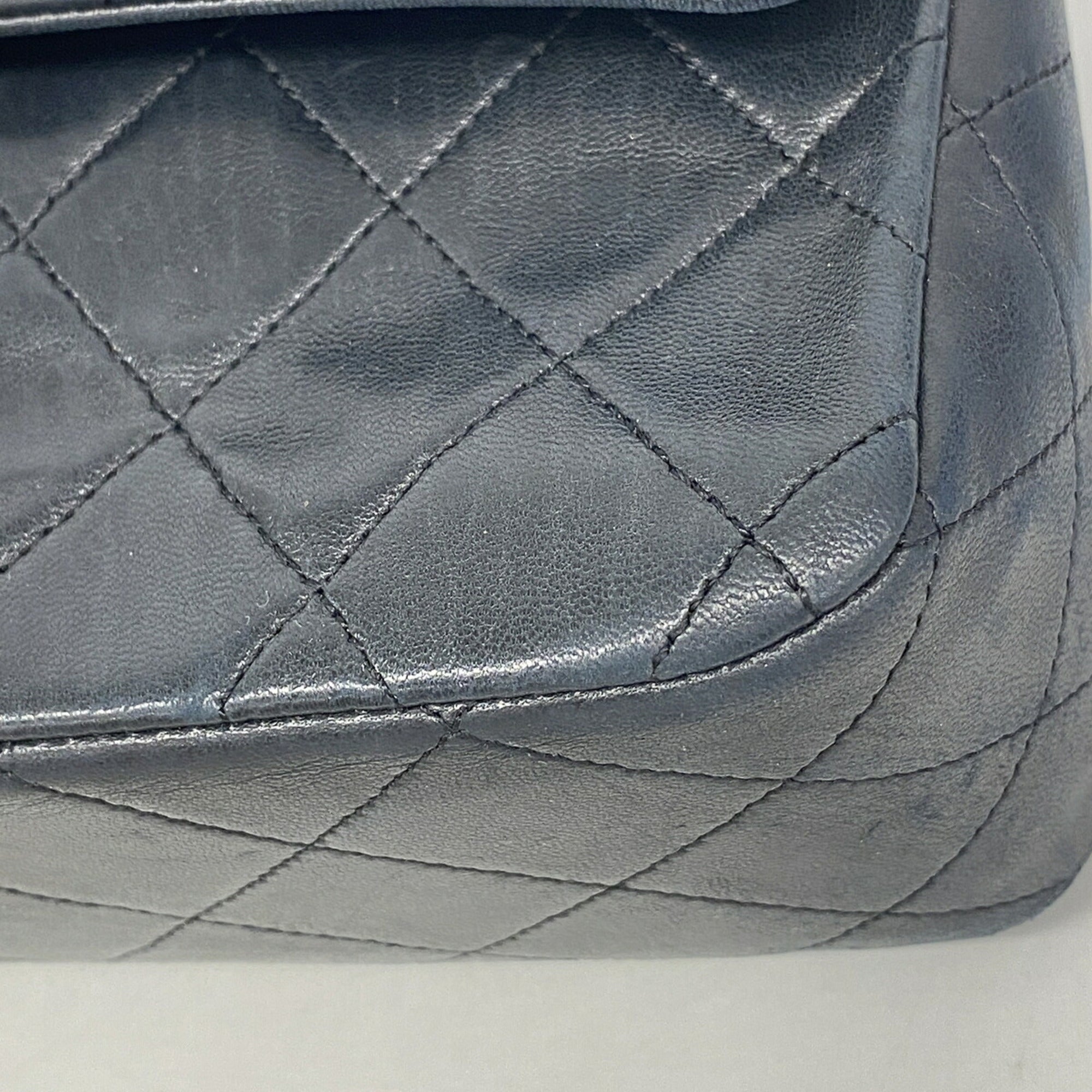 Chanel Black Leather Shoulder Bag (Pre-Owned)