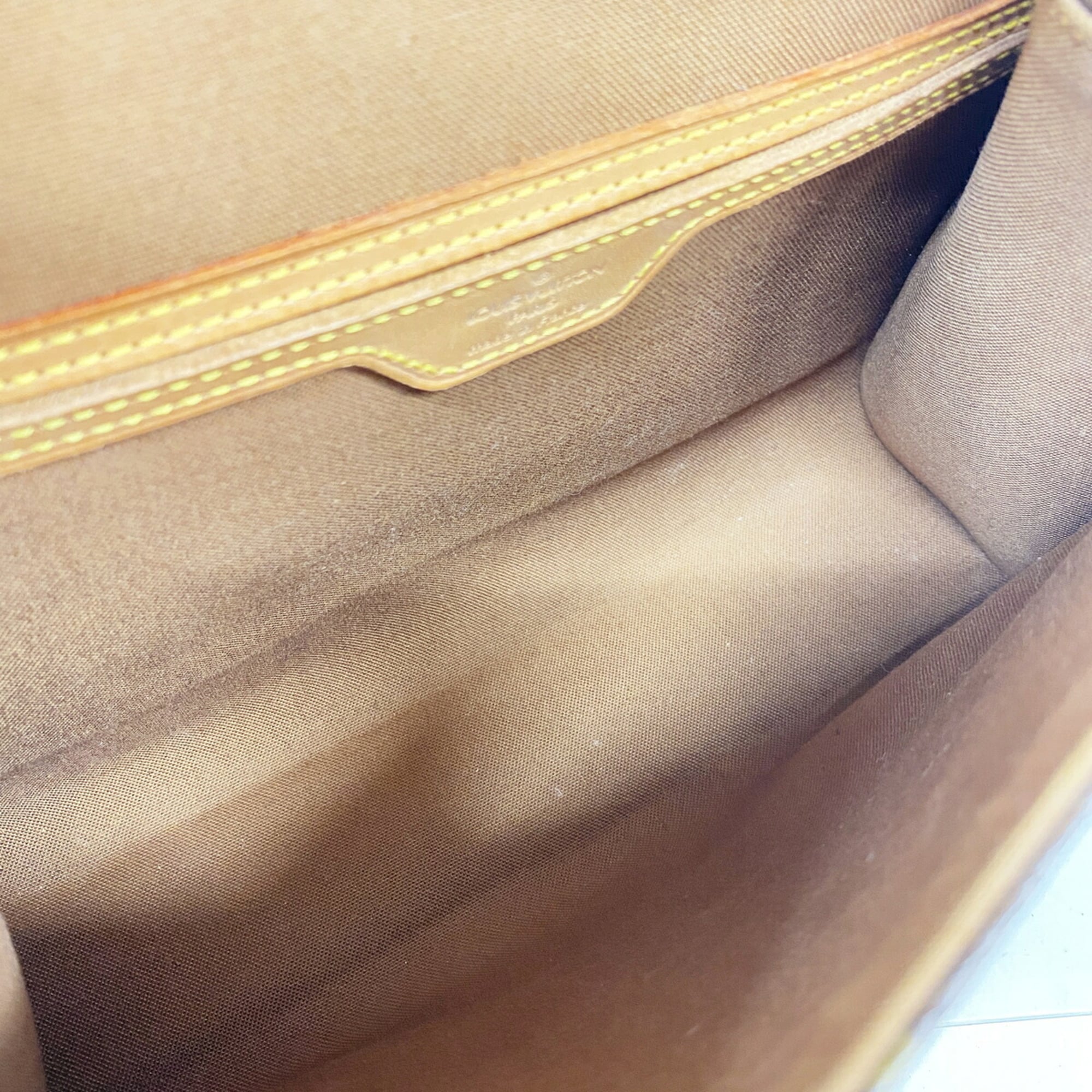 Louis Vuitton Brown Handbag (Pre-Owned)