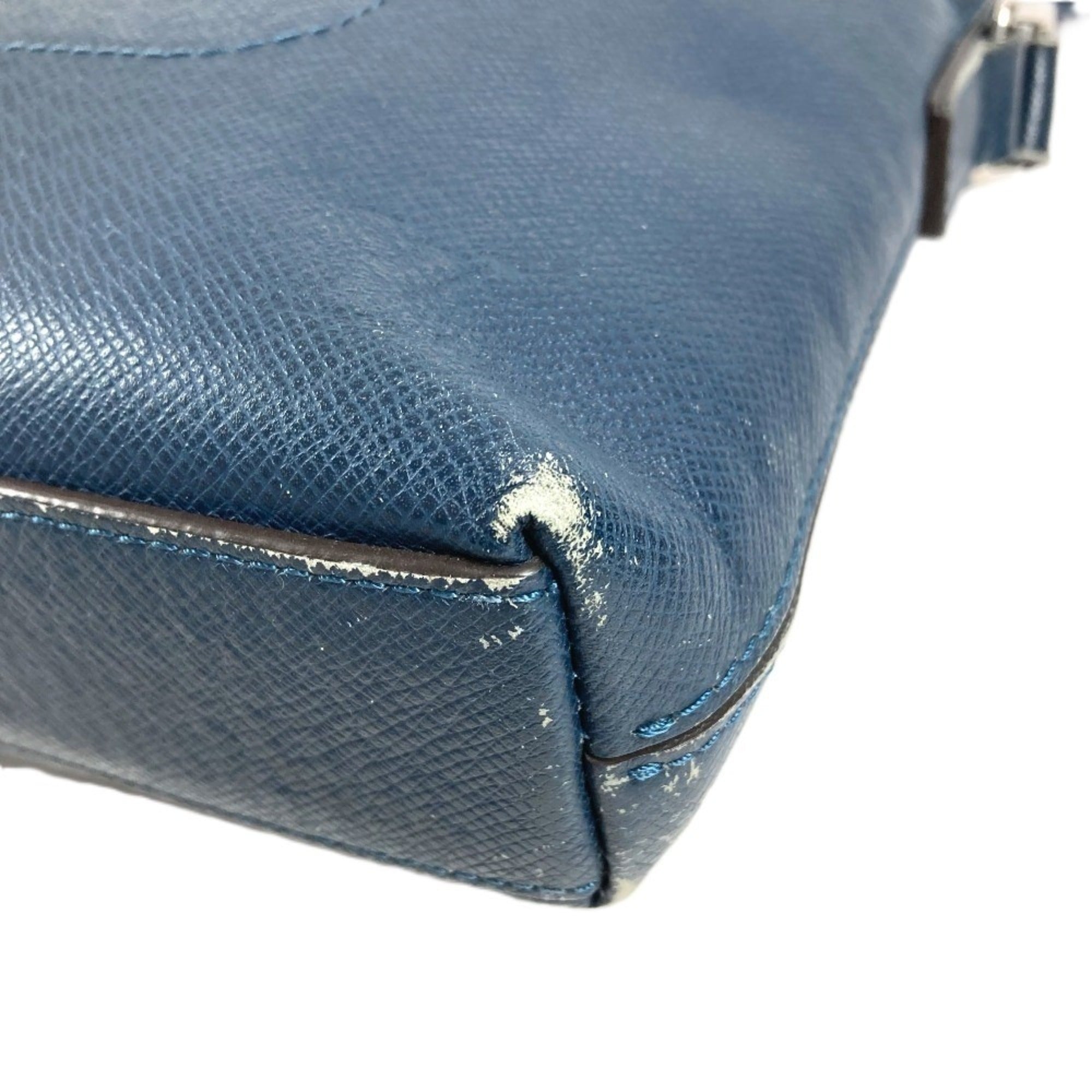 Louis Vuitton Blue Ocean Taiga Leather Leather Shoulder Bag (Pre-Owned)