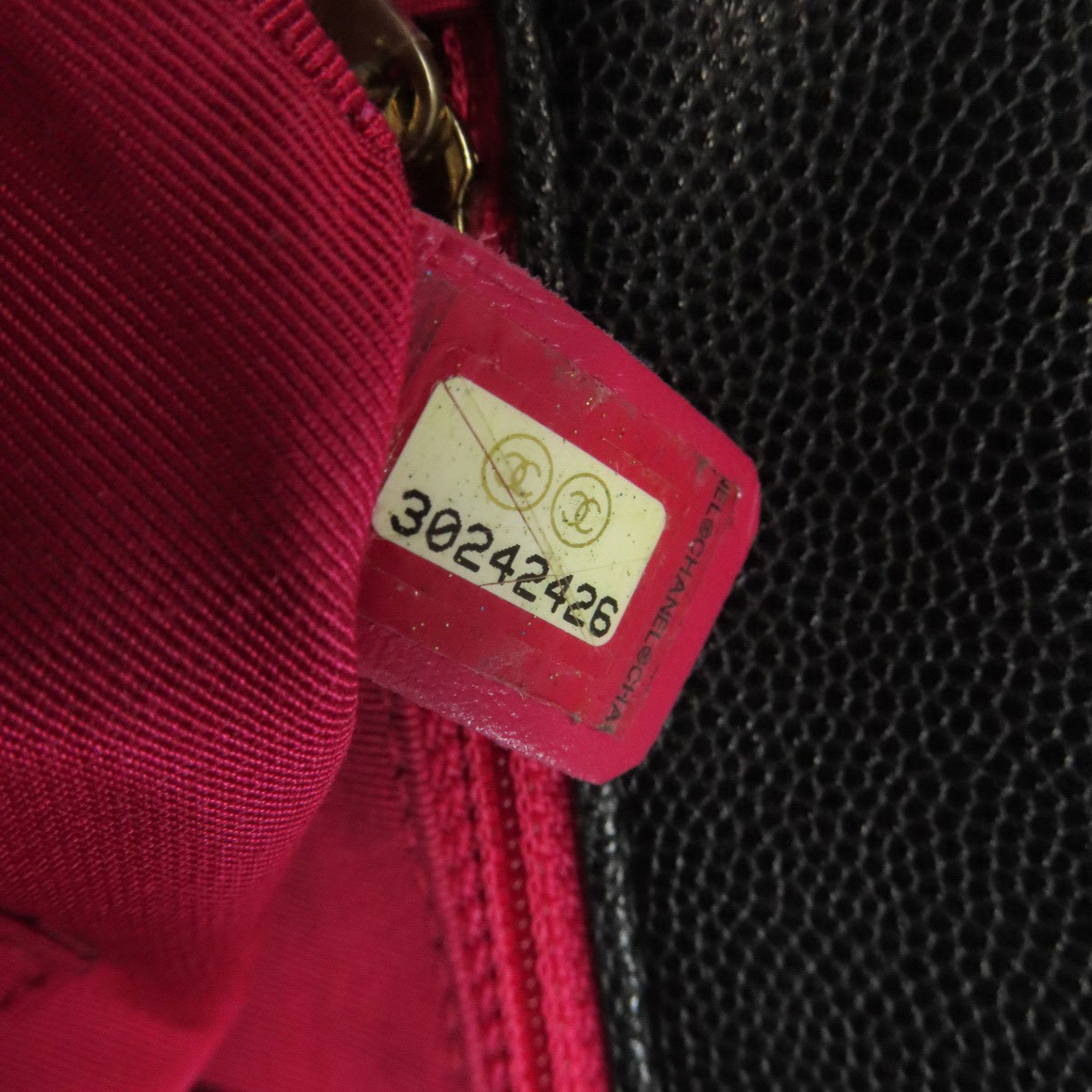 Chanel Black Leather Shoulder Bag (Pre-Owned)
