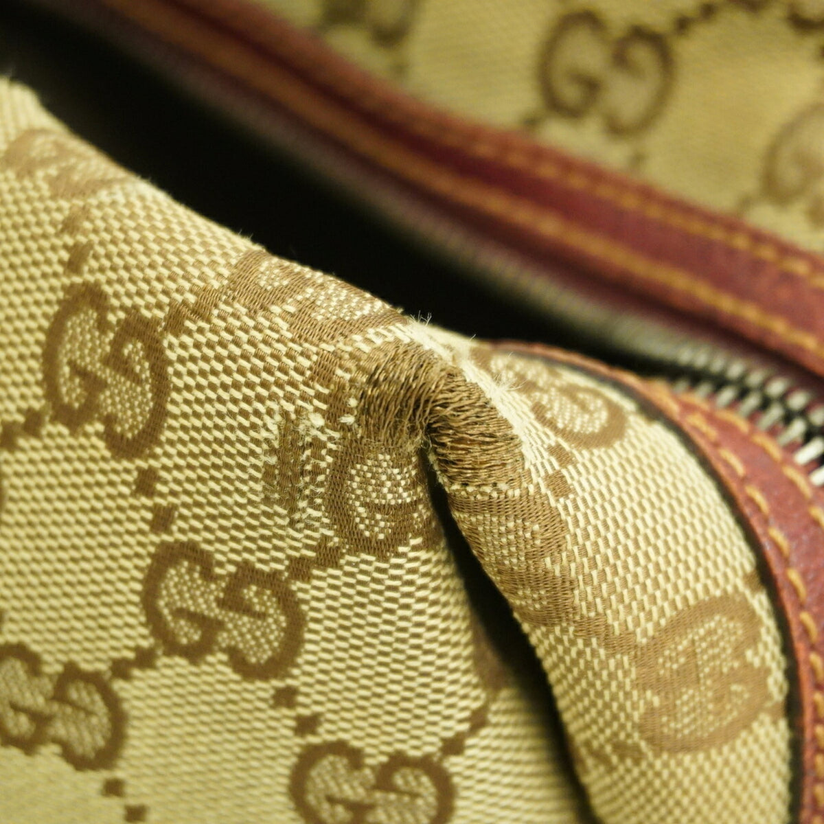 Gucci Beige Bordeaux Canvas Handbag (Pre-Owned)