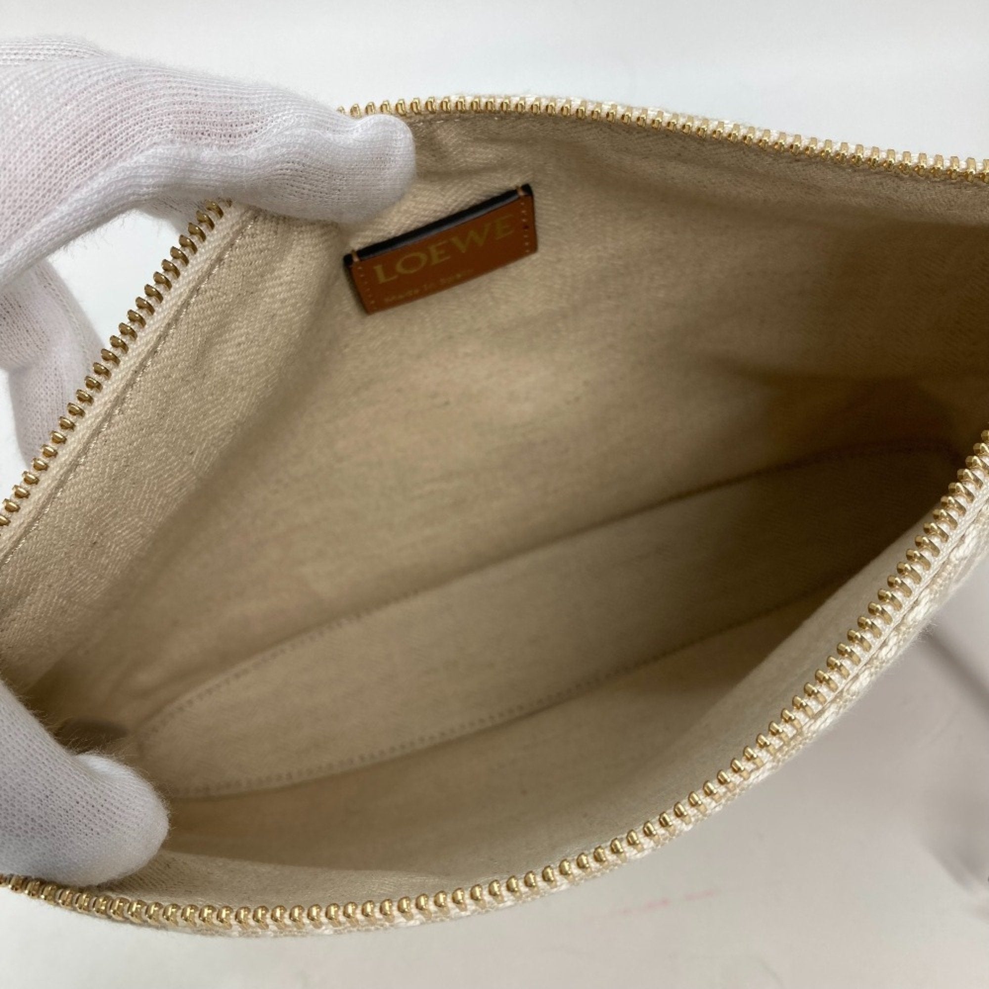Loewe Beige Other Clutch Bag (Pre-Owned)