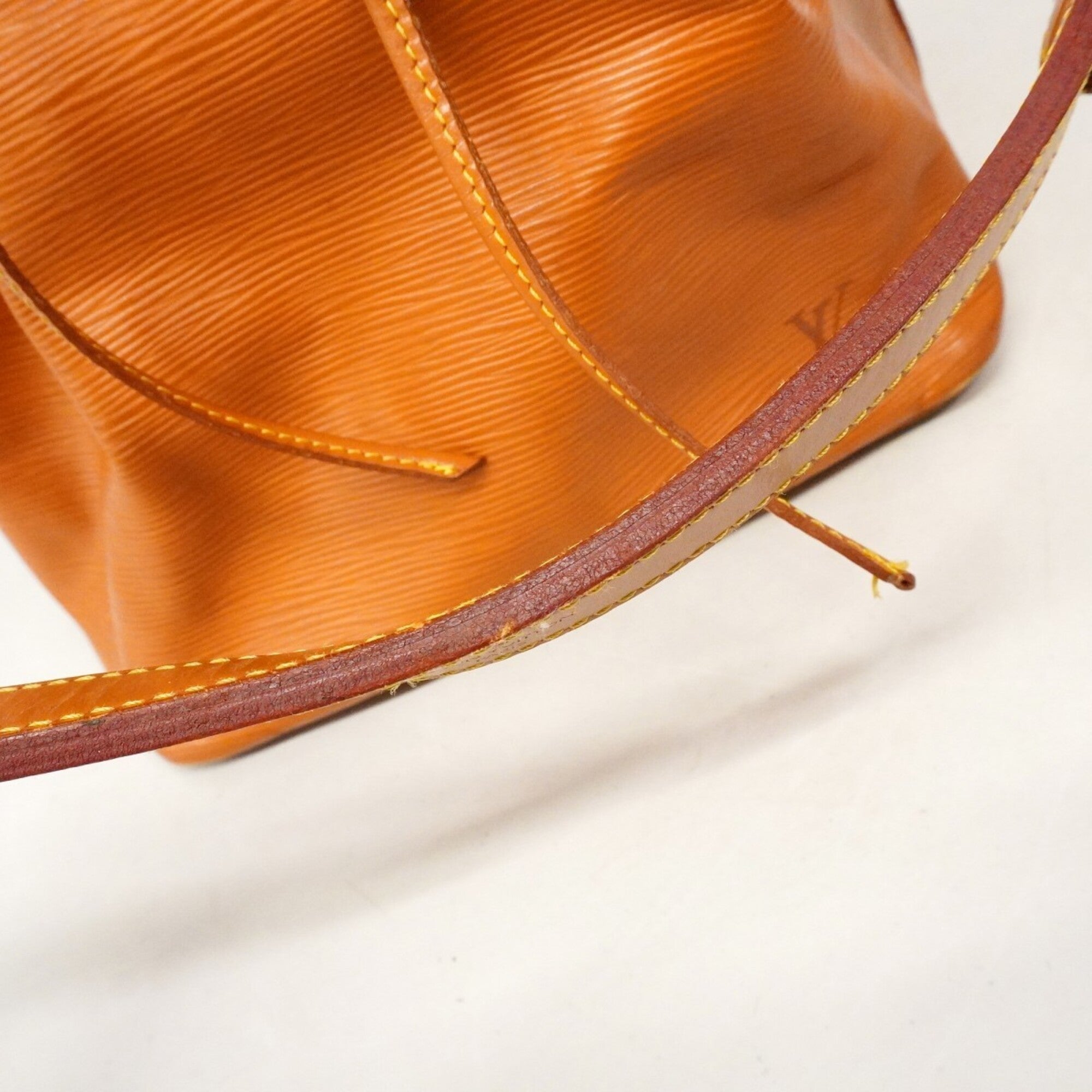 Louis Vuitton Gold Cipango Shoulder Bag (Pre-Owned)