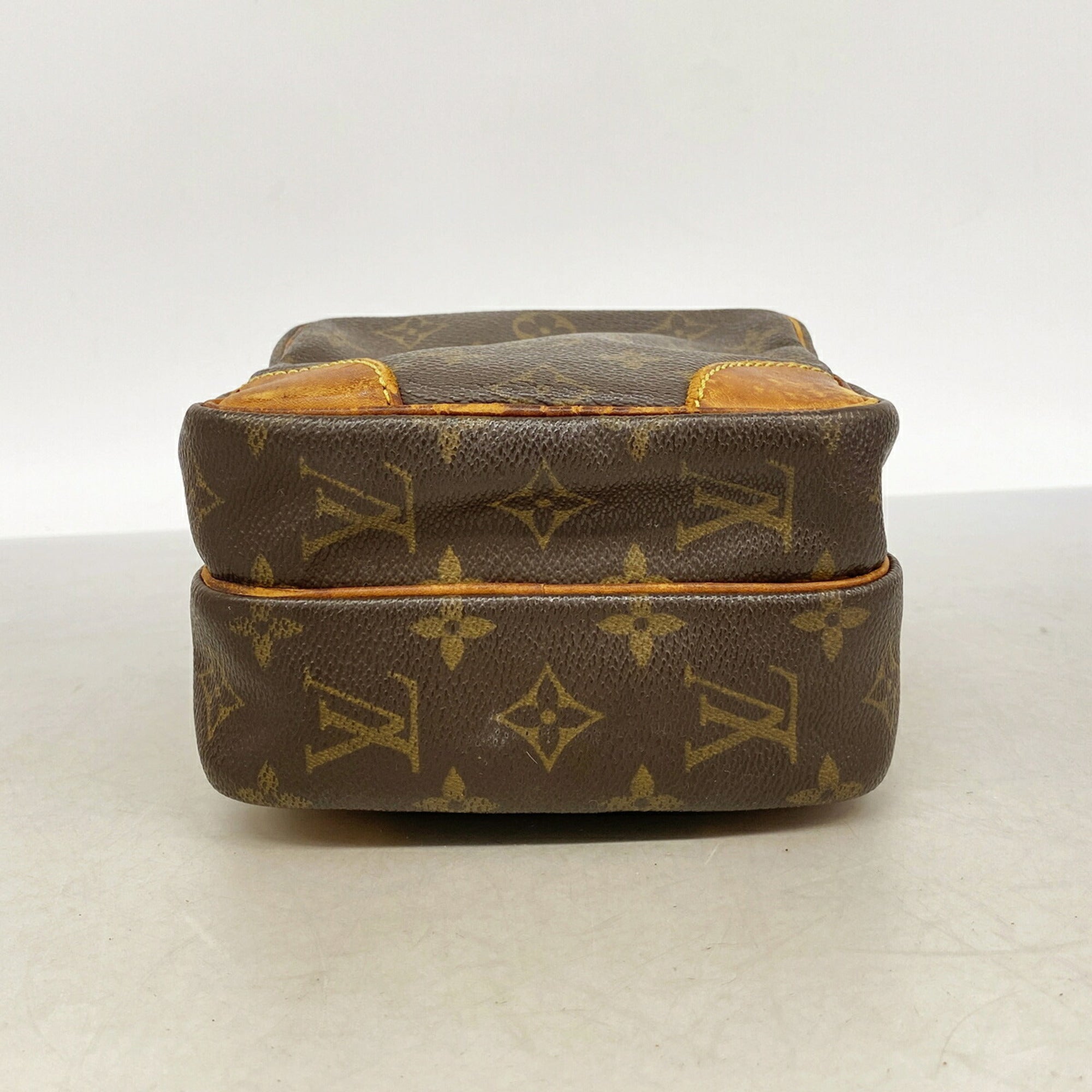 Louis Vuitton Brown Shoulder Bag (Pre-Owned)