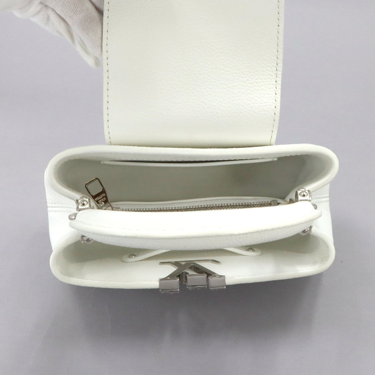 Louis Vuitton Capucines White Handbag (Pre-Owned)