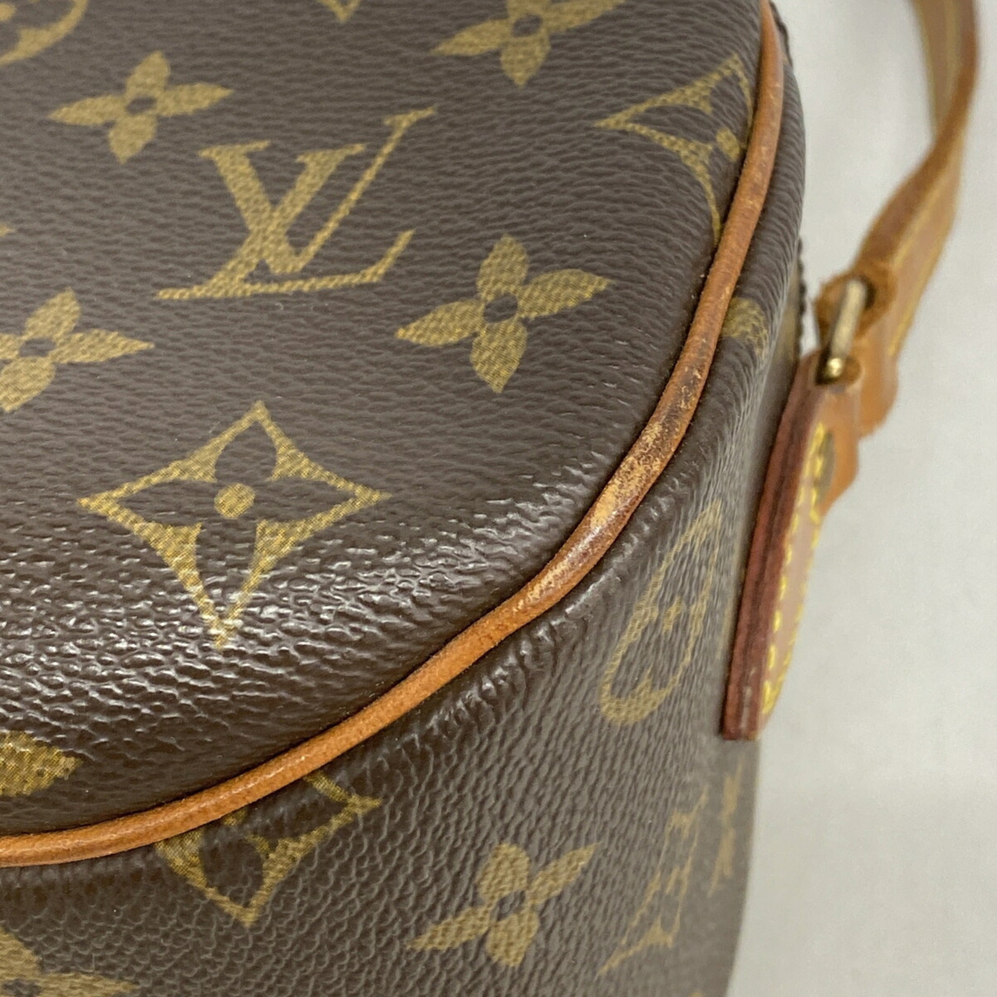 Louis Vuitton Brown Shoulder Bag (Pre-Owned)
