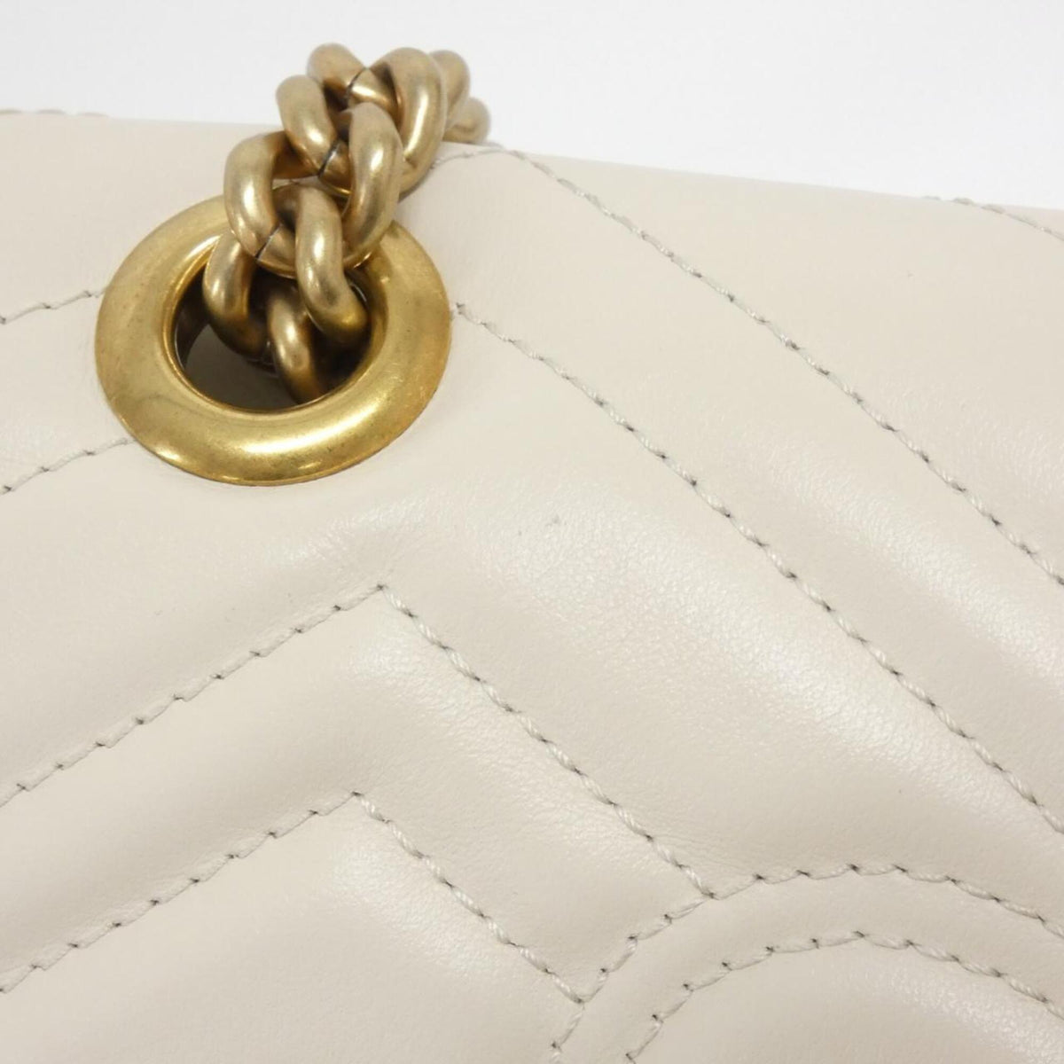 Gucci White Quilting Leather Shoulder Bag (Pre-Owned)