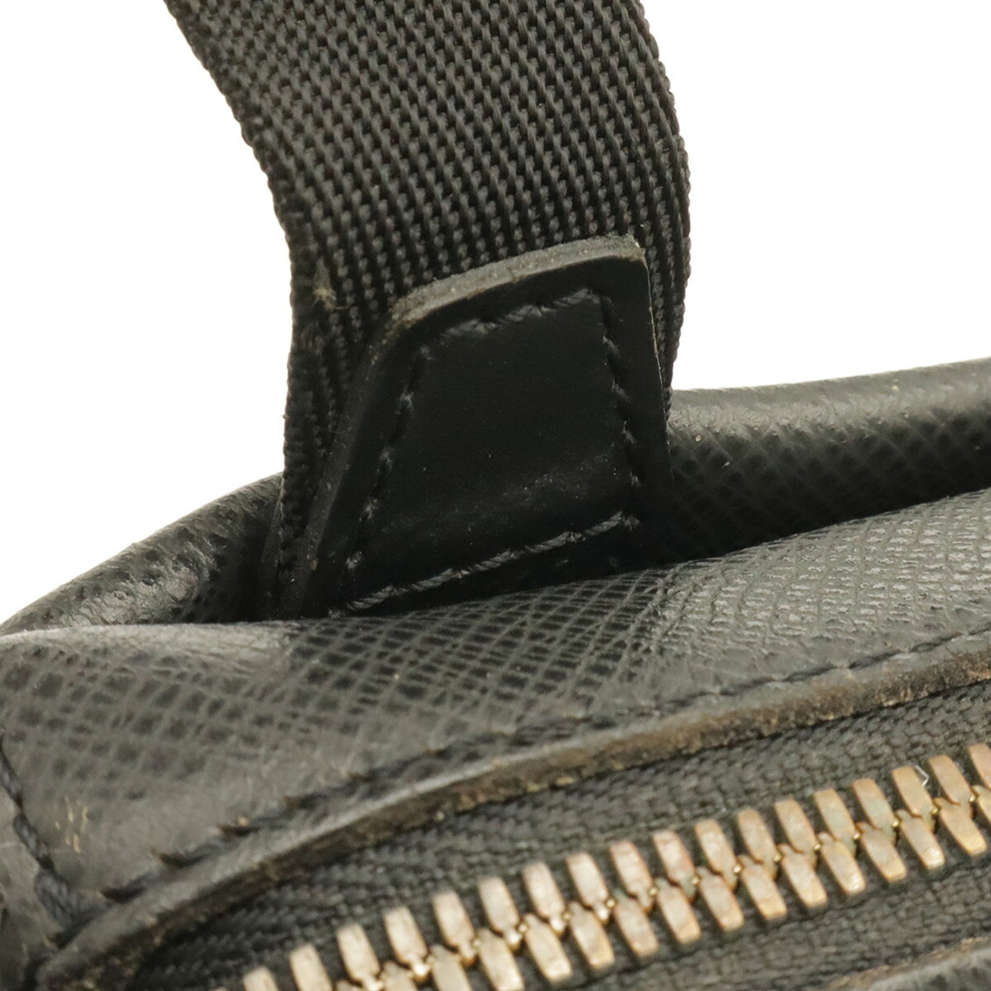Louis Vuitton Ardoise Black Taiga Leather Shoulder Bag (Pre-Owned)