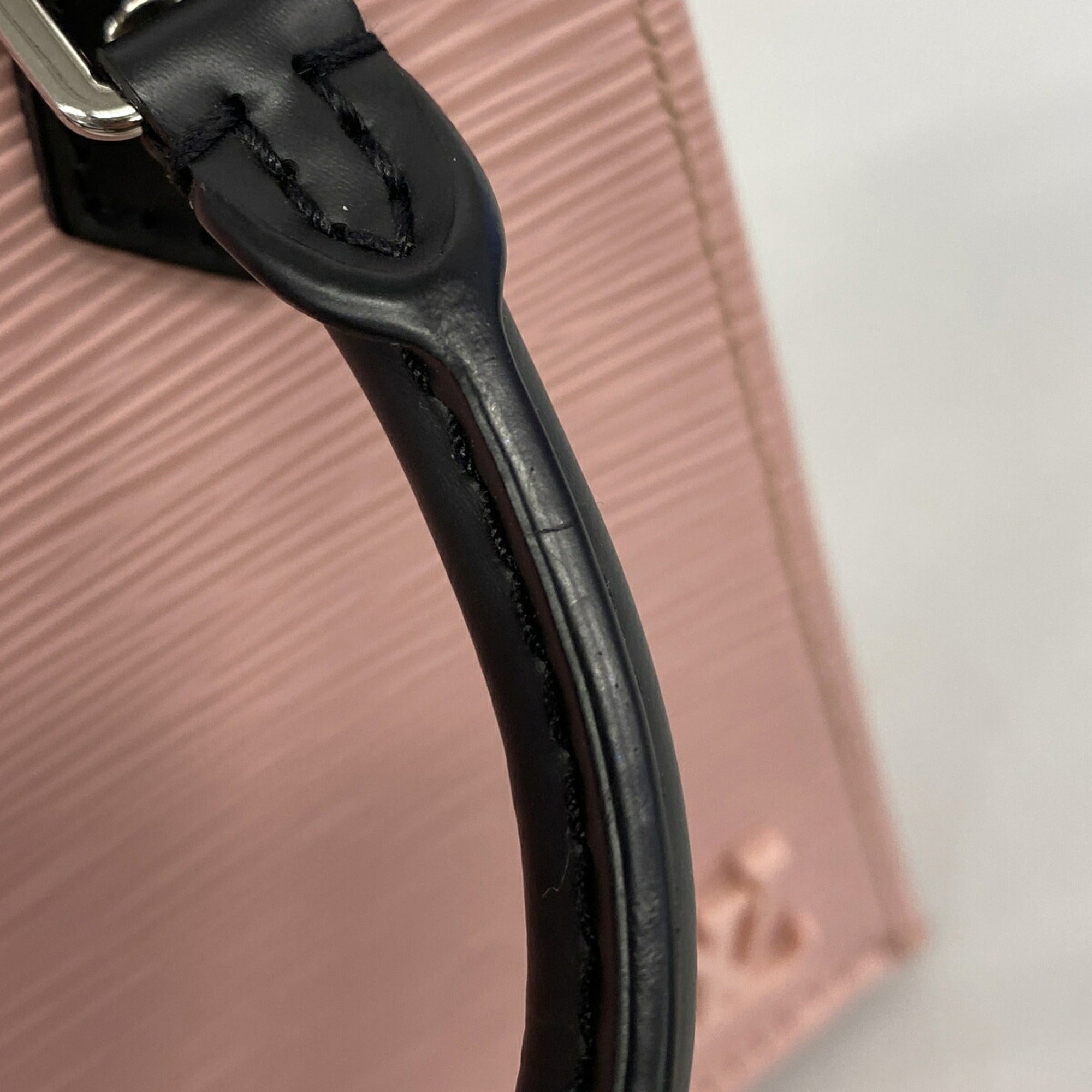 Louis Vuitton Rose Ballerine Handbag (Pre-Owned)