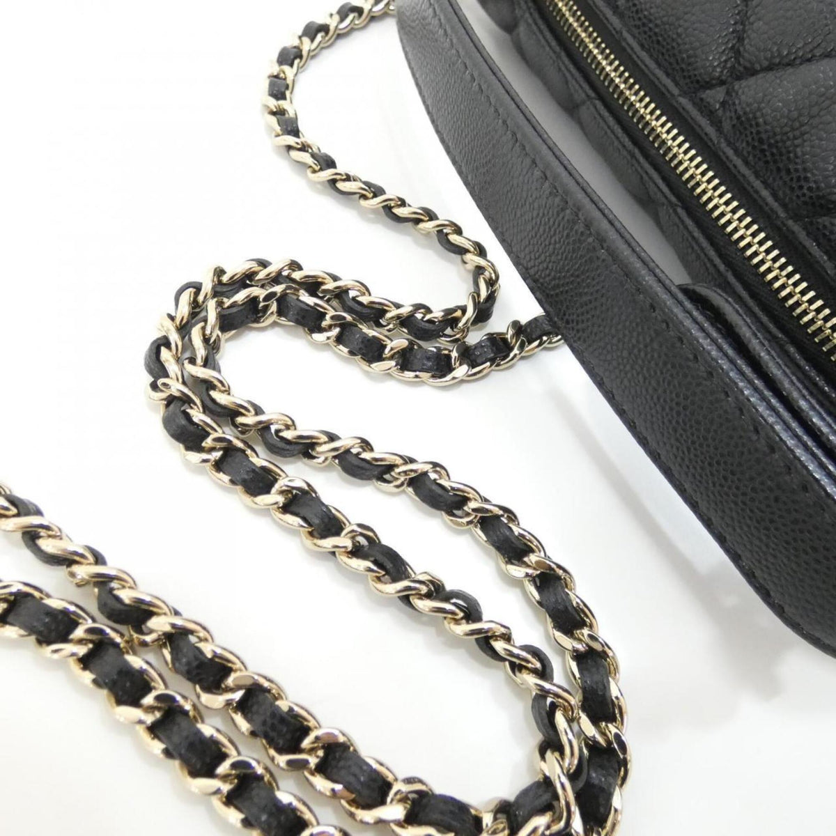 Chanel Black Grained Calfskin Handbag (Pre-Owned)