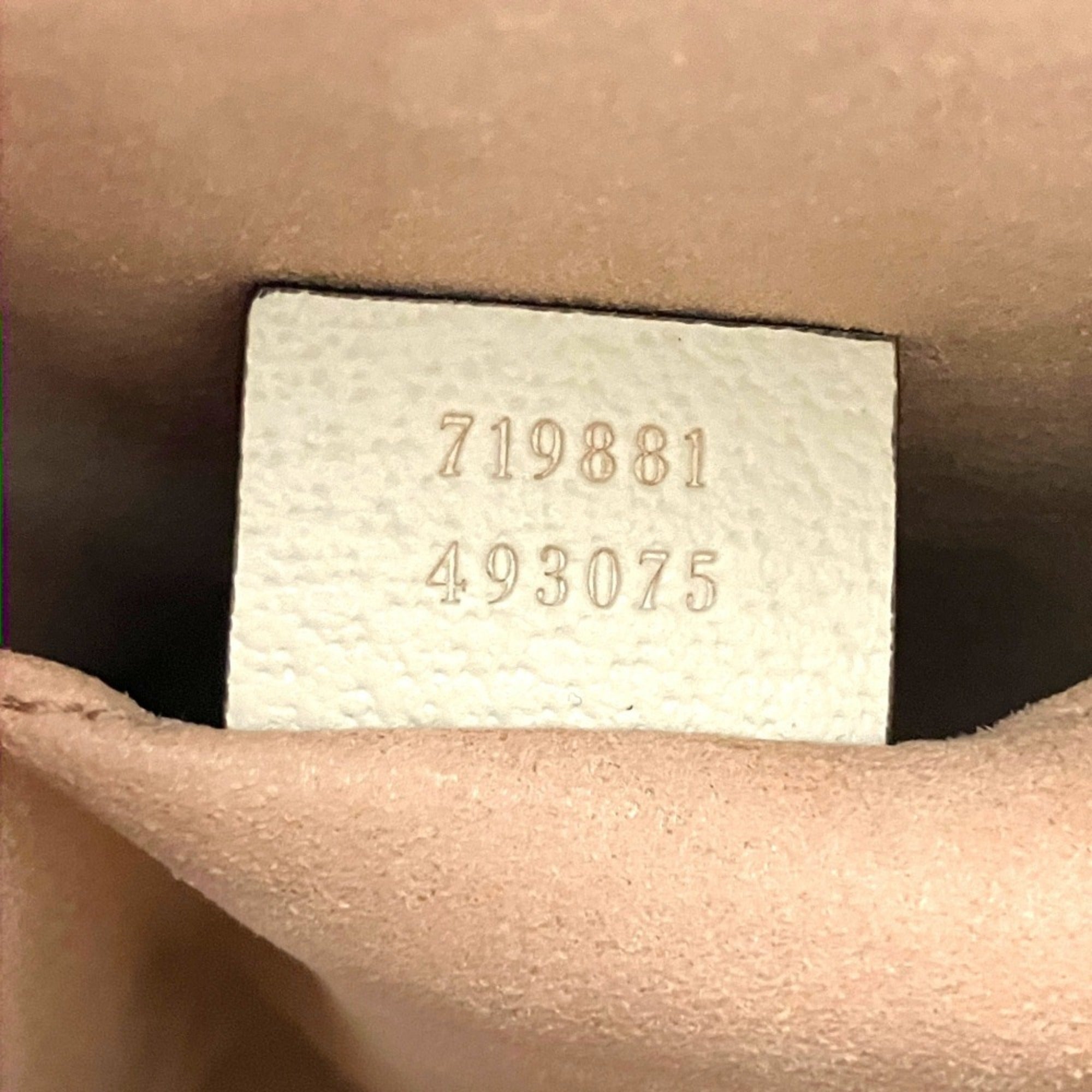 Gucci Gg Marmont Off-White Shoulder Bag (Pre-Owned)