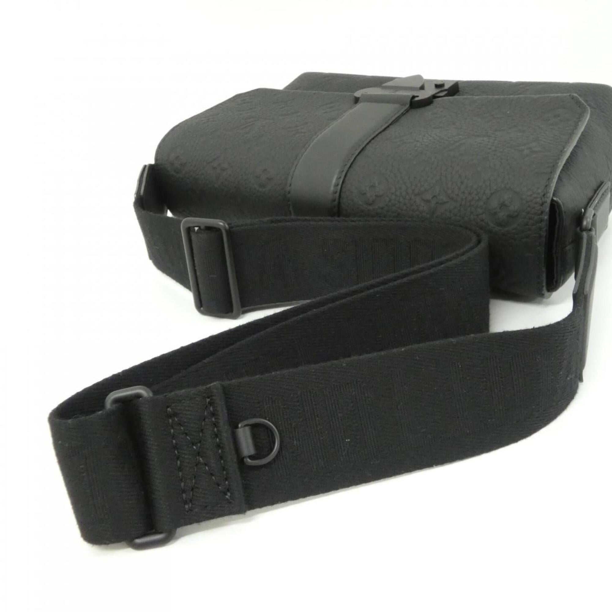 Louis Vuitton Black Leather Shoulder Bag (Pre-Owned)