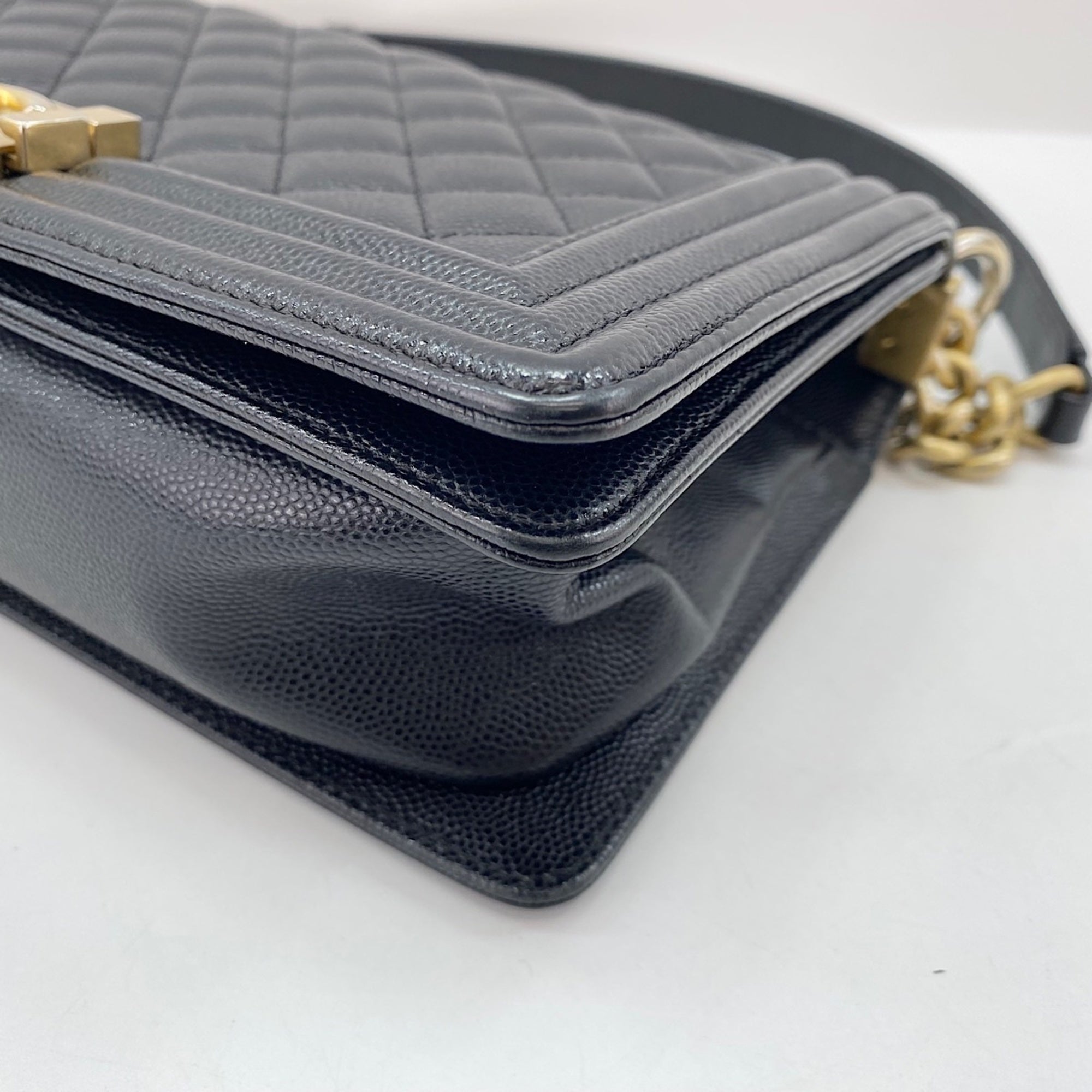 Chanel Black Shoulder Bag (Pre-Owned)