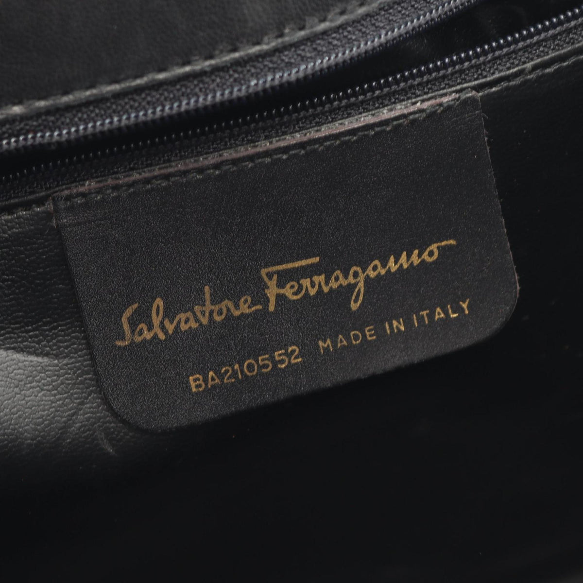 Salvatore Ferragamo Black Leather Shoulder Bag (Pre-Owned)