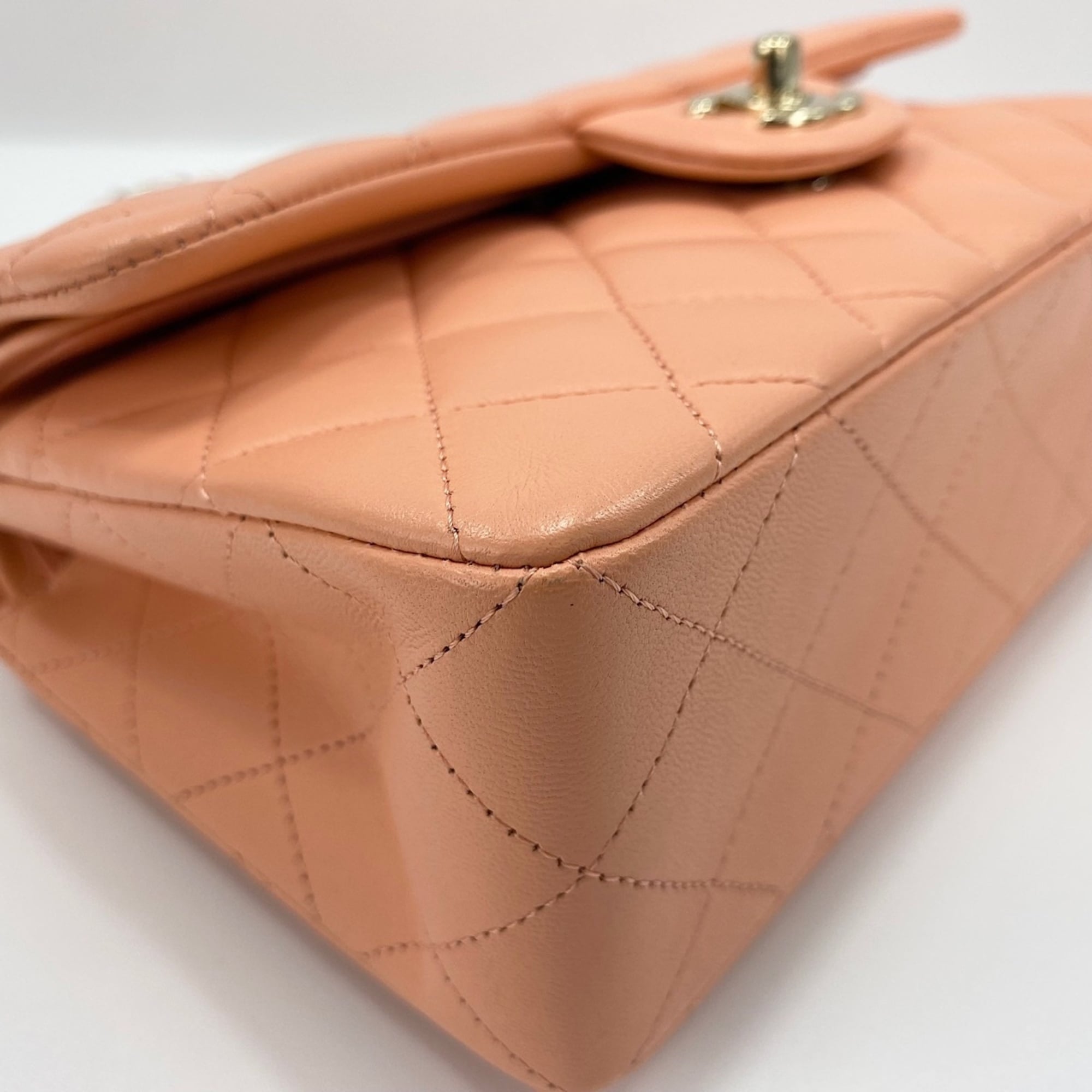 Chanel Pink Leather Shoulder Bag (Pre-Owned)