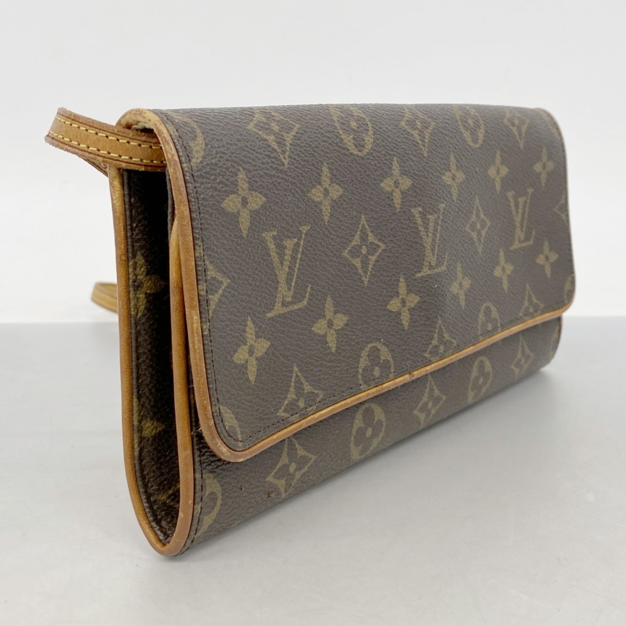 Louis Vuitton Brown Shoulder Bag (Pre-Owned)