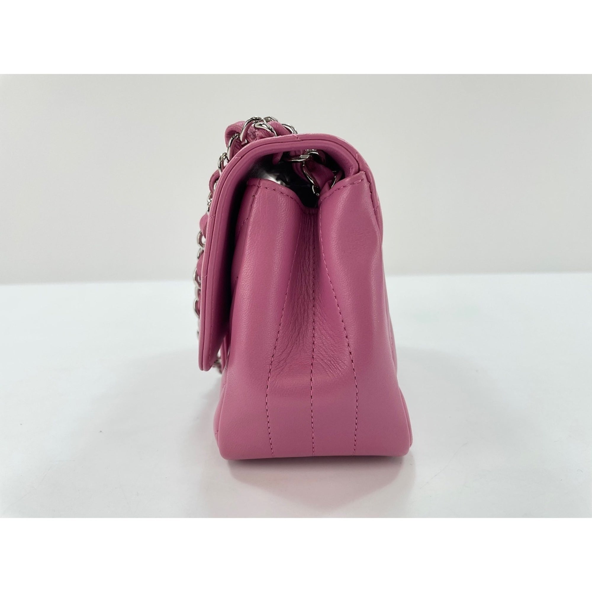 Chanel Pink Shoulder Bag (Pre-Owned)