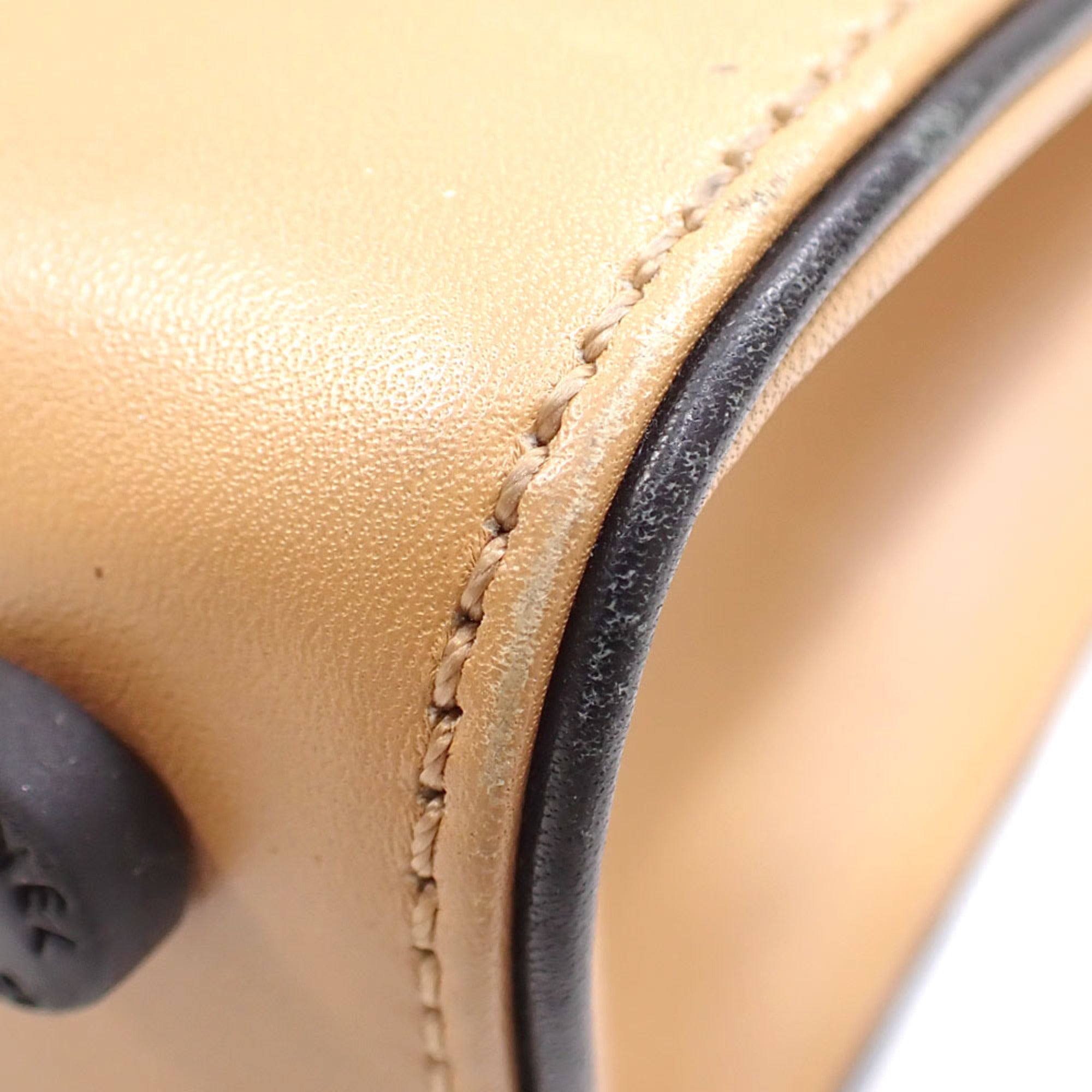 Chanel Beige Leather Shoulder Bag (Pre-Owned)