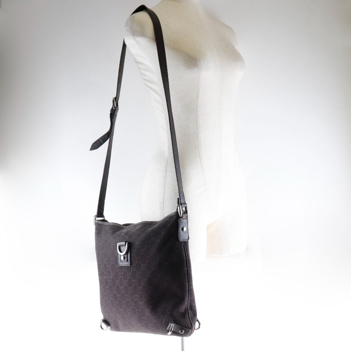 Gucci Abbey Brown Gg Canvas Shoulder Bag (Pre-Owned)