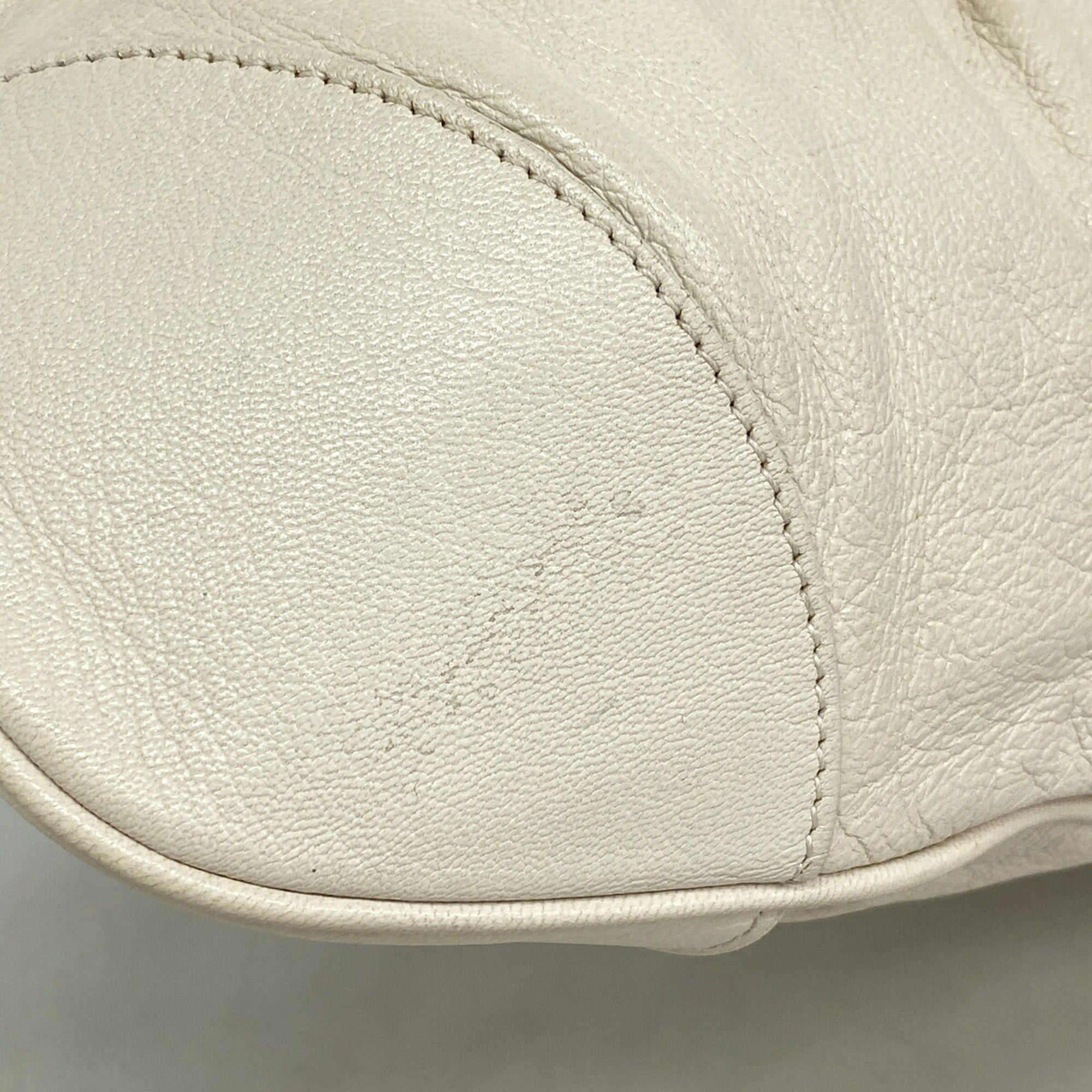 Salvatore Ferragamo White Leather Handbag (Pre-Owned)
