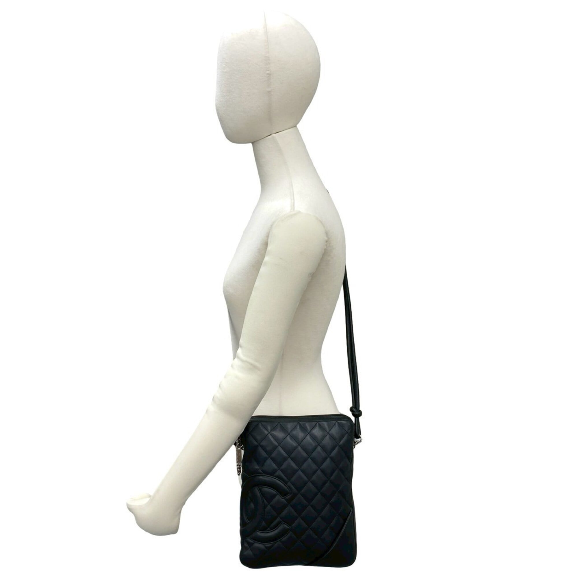 Chanel Black Leather Shoulder Bag (Pre-Owned)