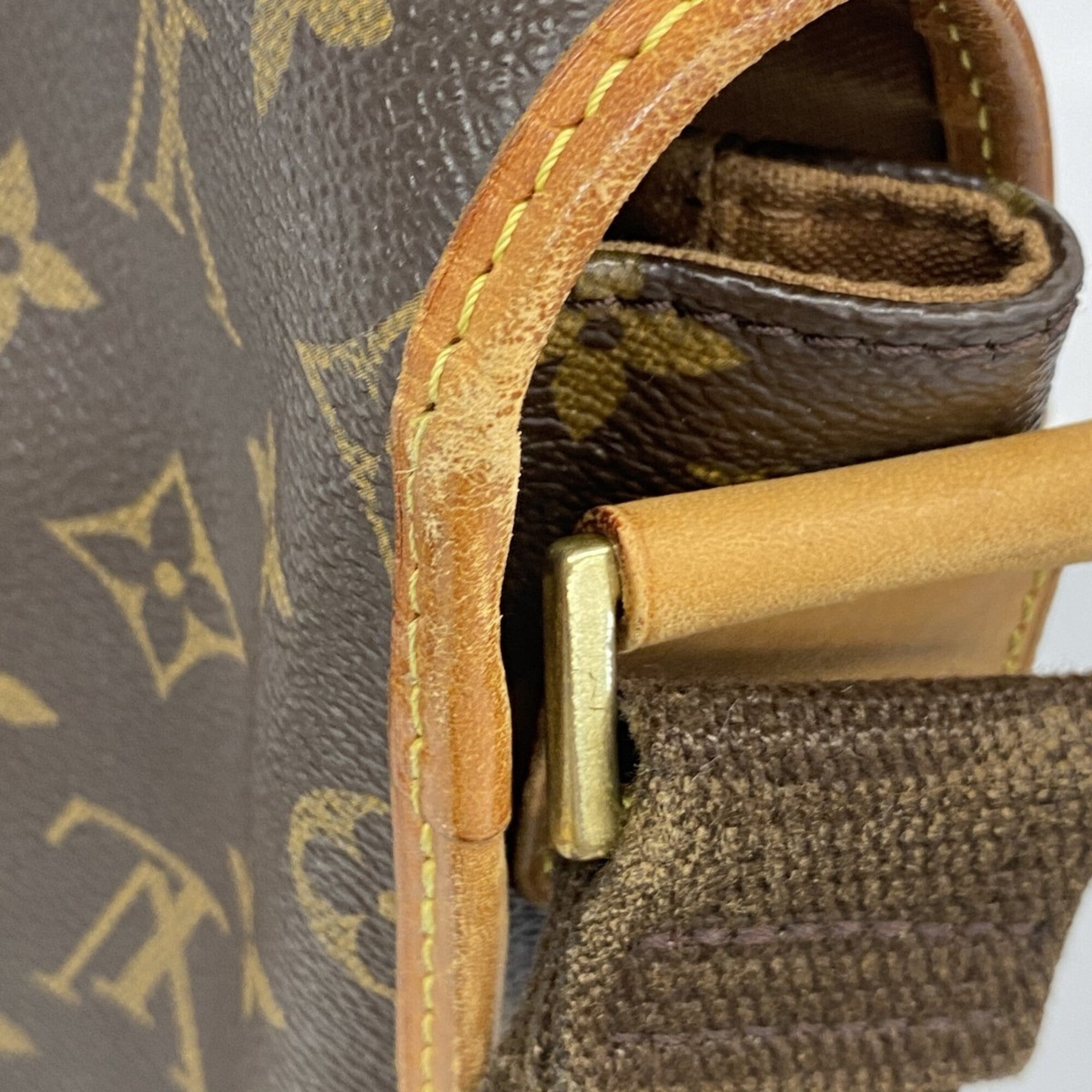 Louis Vuitton Brown Shoulder Bag (Pre-Owned)