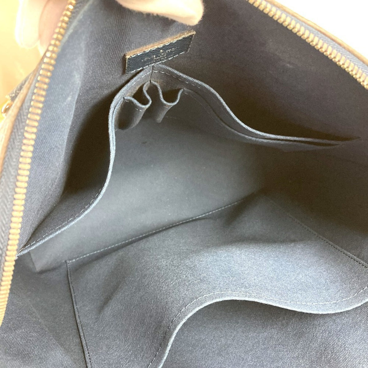 Louis Vuitton Blue Ocean Taiga Leather Leather Shoulder Bag Tote Bag (Pre-Owned)