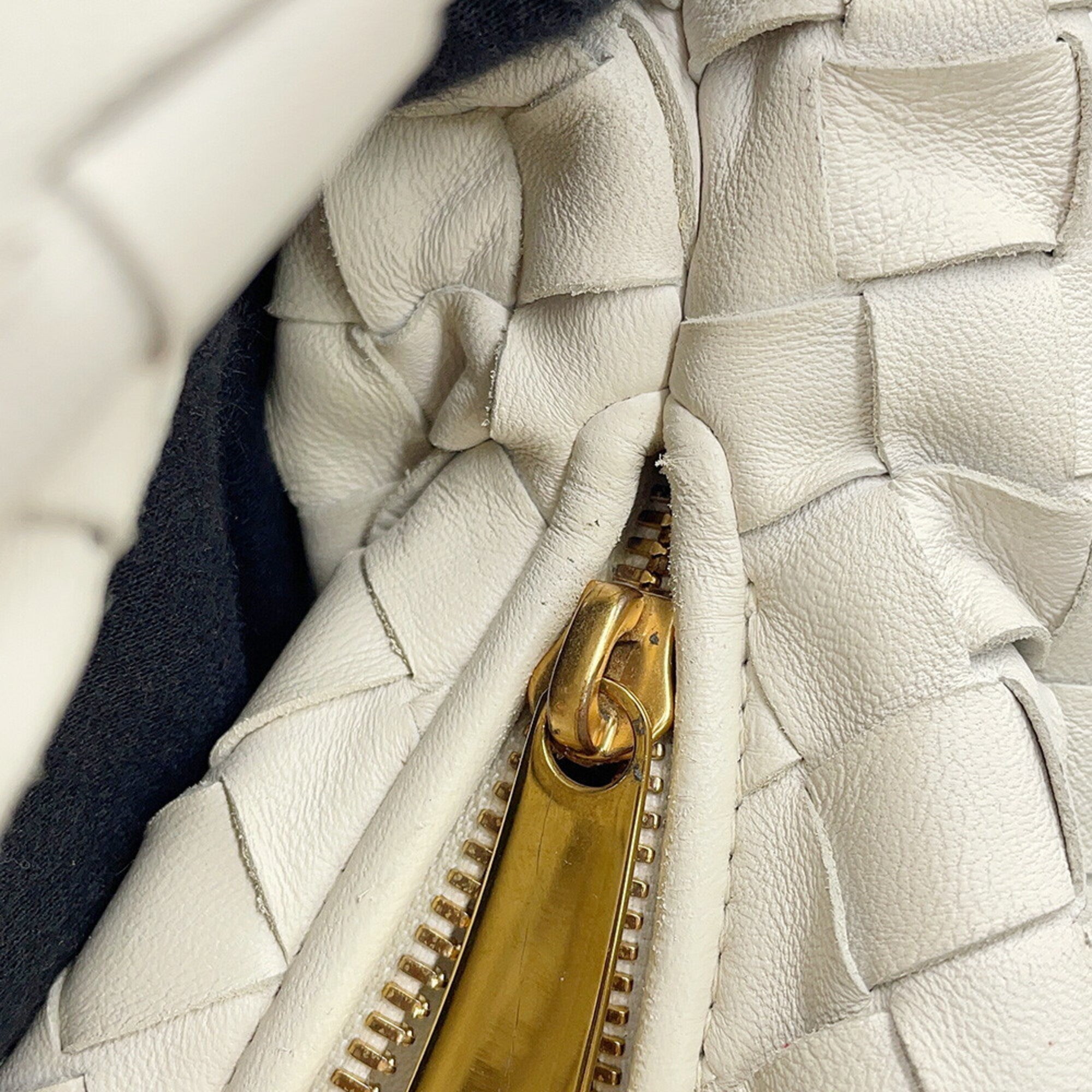 Bottega Veneta Intrecciato White Leather Handbag (Pre-Owned)