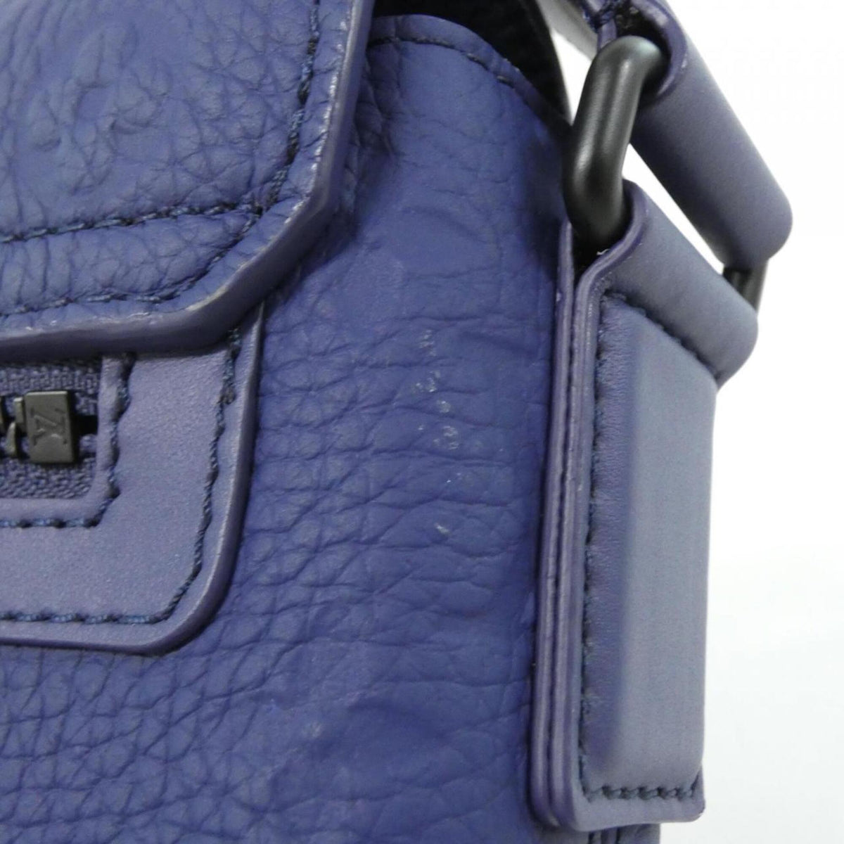 Louis Vuitton Blue Nuit Leather Shoulder Bag (Pre-Owned)
