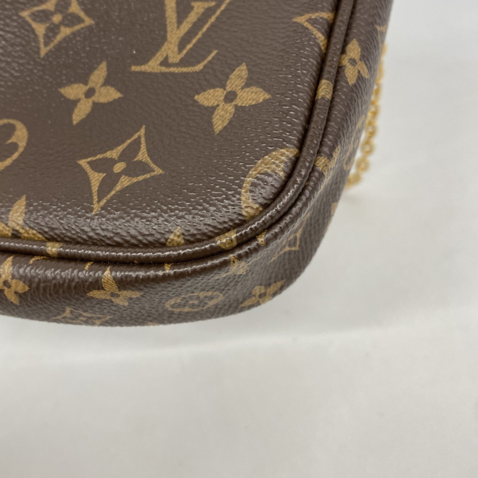 Louis Vuitton Khaki Handbag (Pre-Owned)