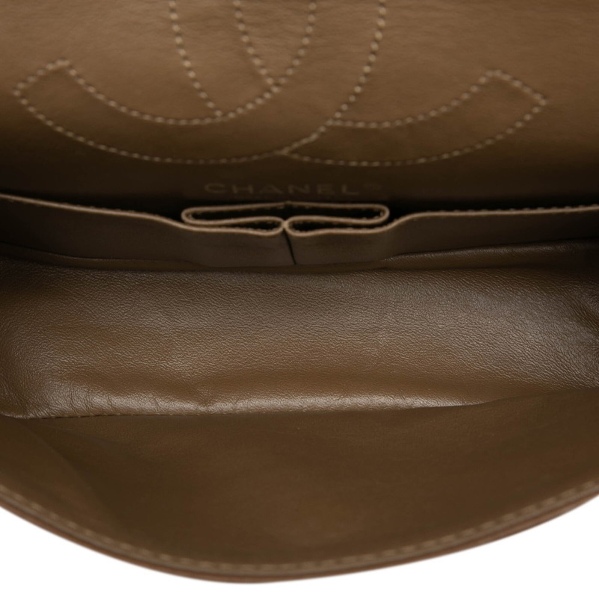 Chanel Brown Leather Shoulder Bag (Pre-Owned)