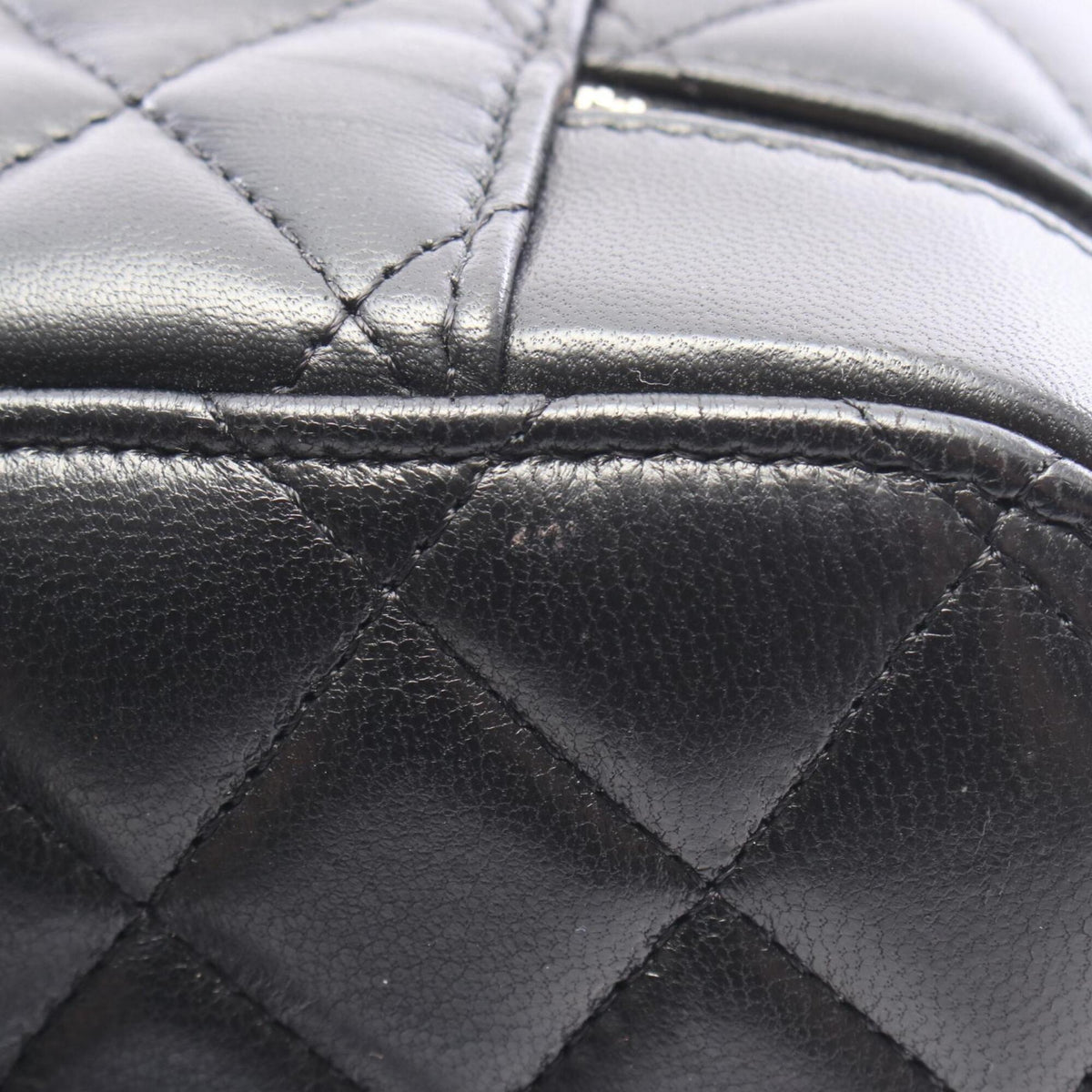 Chanel Black Leather Handbag (Pre-Owned)